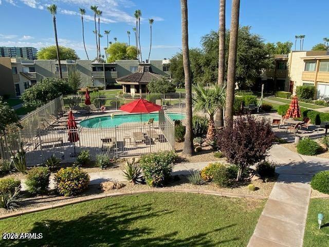 CAMELBACK HOUSE - Residential