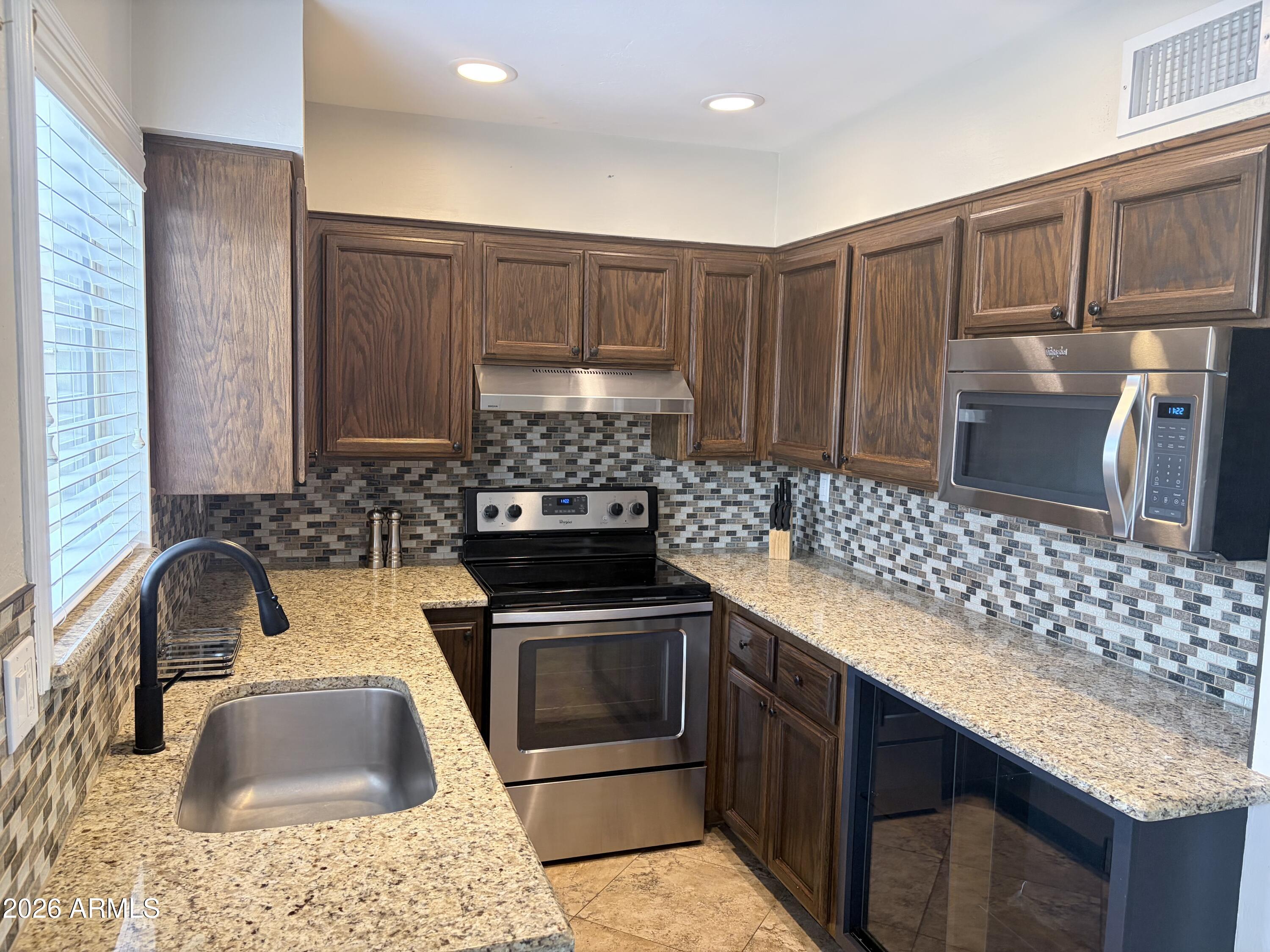 Fully furnished and turn key ready for short term rentals.  Updated 2 bedroom/2 bath in the heart of Old Town Scottsdale.  2 min walk to Fashion Square, Scottsdale Waterfront, the Phoenician, Cholla Trail on Camelback Mountain, SF Giants spring training, hundreds of restaurants, nightlife and more. Perfect for short or long term rental.