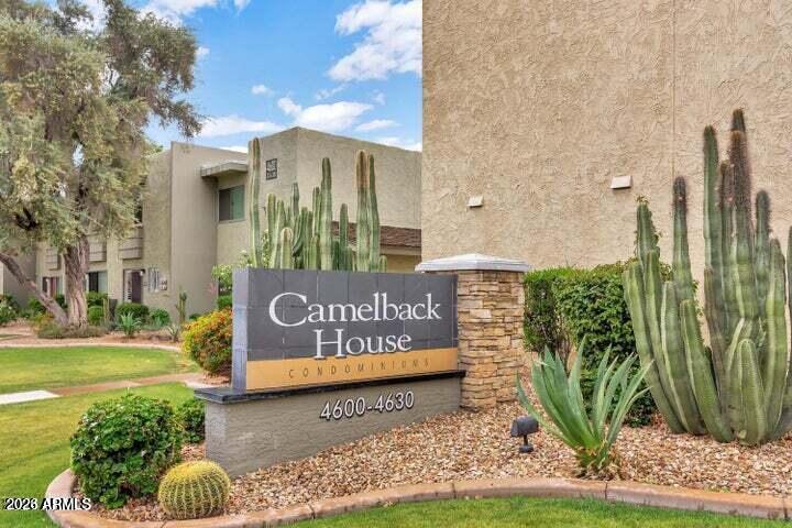 CAMELBACK HOUSE - Residential