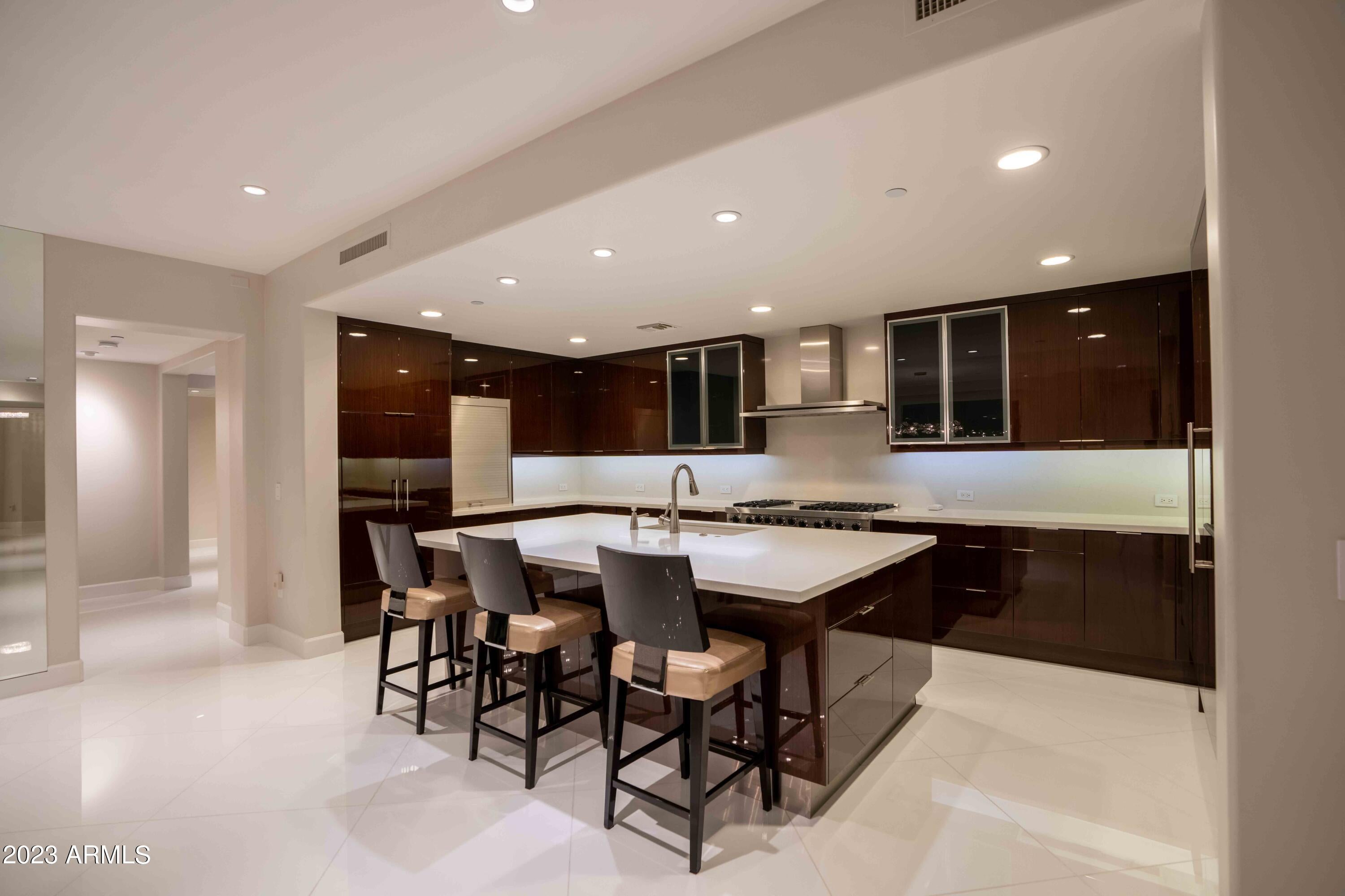SCOTTSDALE WATERFRONT RESIDENCES - Residential
