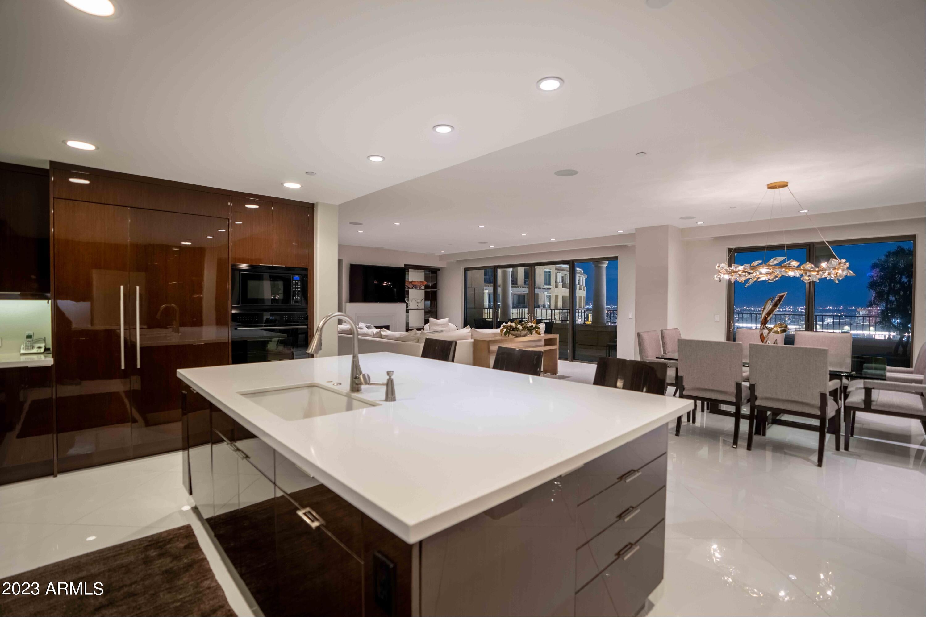 SCOTTSDALE WATERFRONT RESIDENCES - Residential