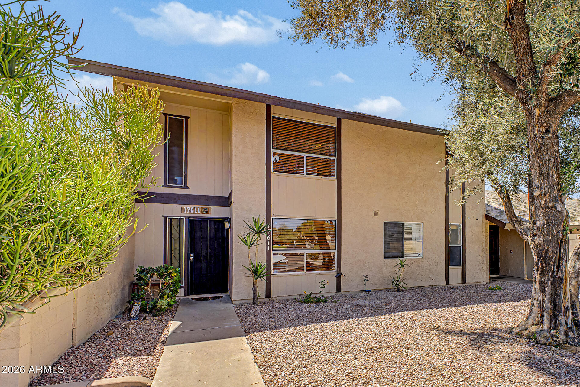 Located in the highly sought-after Bellair golf course community, this spacious townhome combines charm, functionality, and thoughtful updates in one of North Glendale's most established neighborhoods. Featuring 1,722 square feet with 3 bedrooms, 2 bathrooms, and a flexible floorplan with the primary suite downstairs, this home offers comfortable living with room to spread out.

Inside, buyers will appreciate the remodeled kitchen, vaulted ceilings, dark laminate flooring, abundant natural light, and an open-concept living space centered around a cozy fireplace. The layout blends warmth and practicality, with upgraded finishes and a design that feels both inviting and efficient.