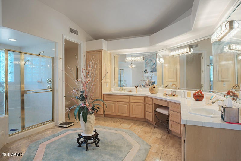 HUMMINGBIRD COURT - Residential