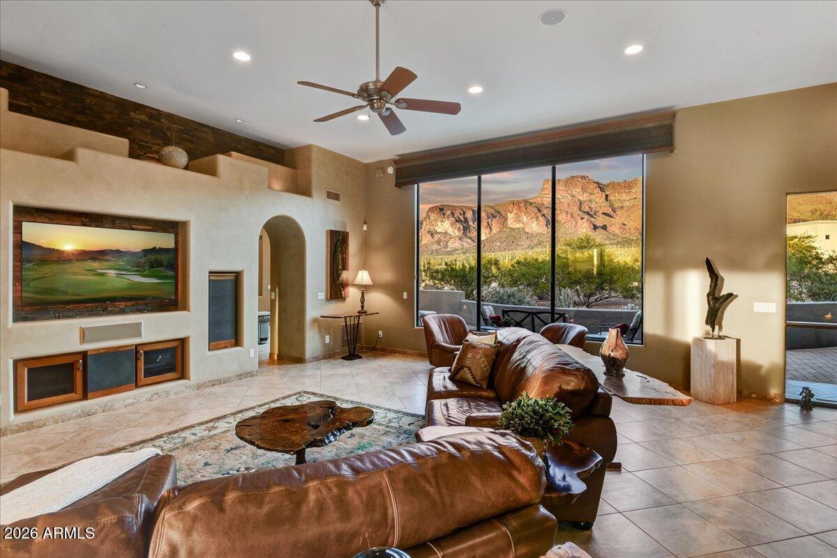 SUPERSTITION HIGHLANDS UNIT 1 - Residential