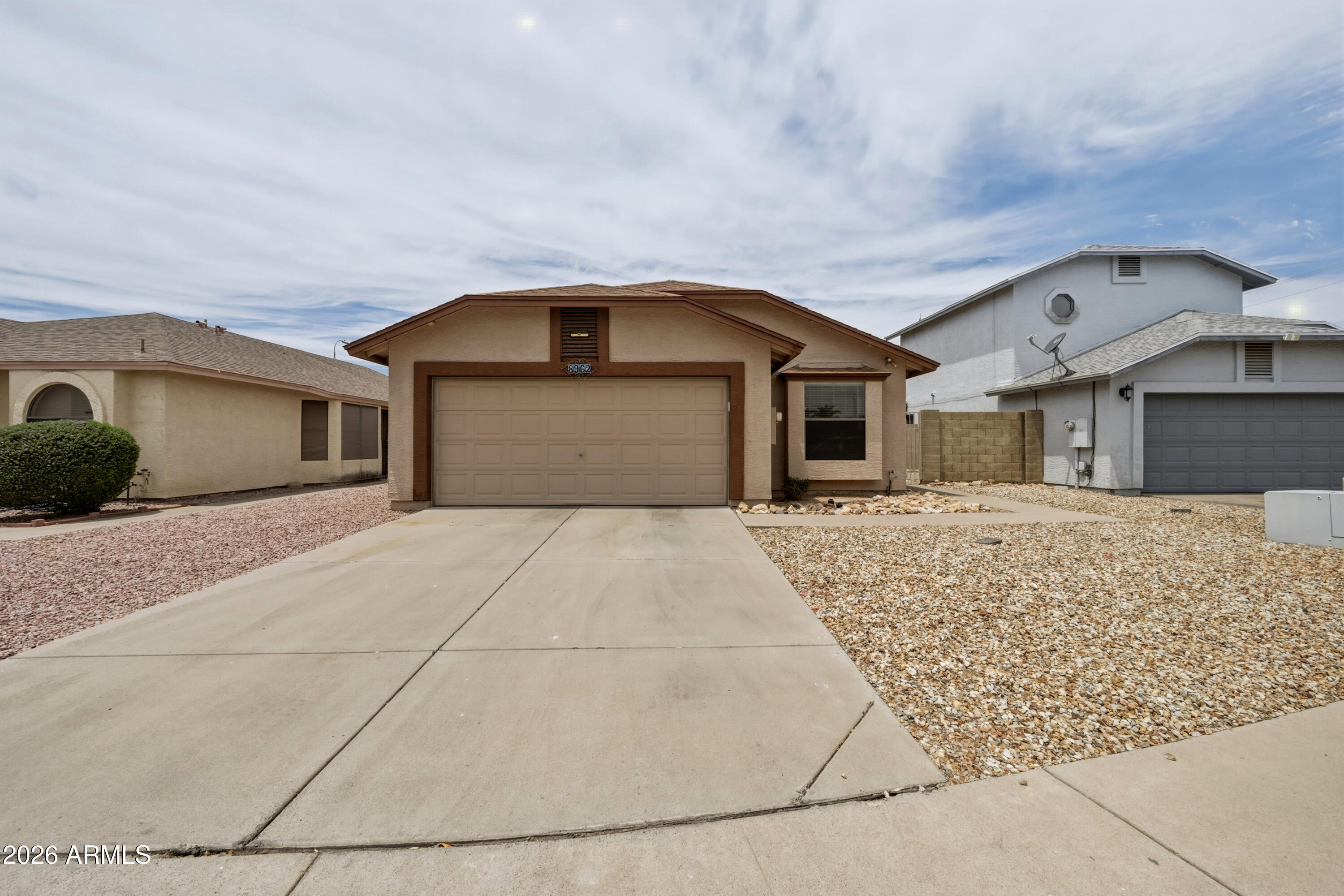 COUNTRY HOLLOW - Residential