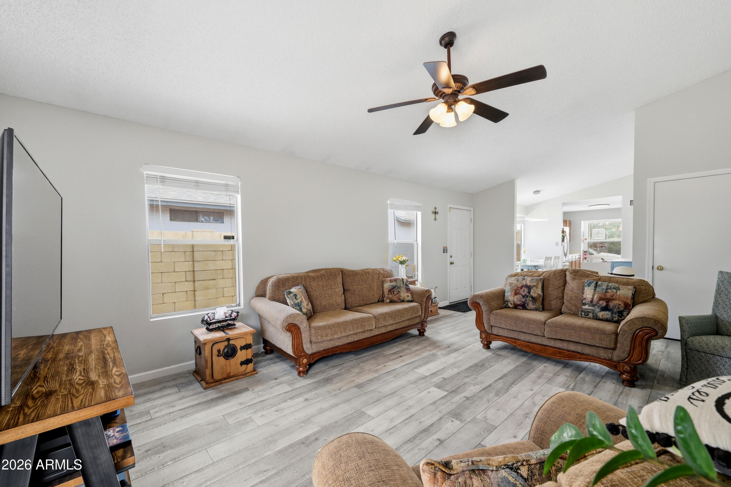 COUNTRY HOLLOW - Residential