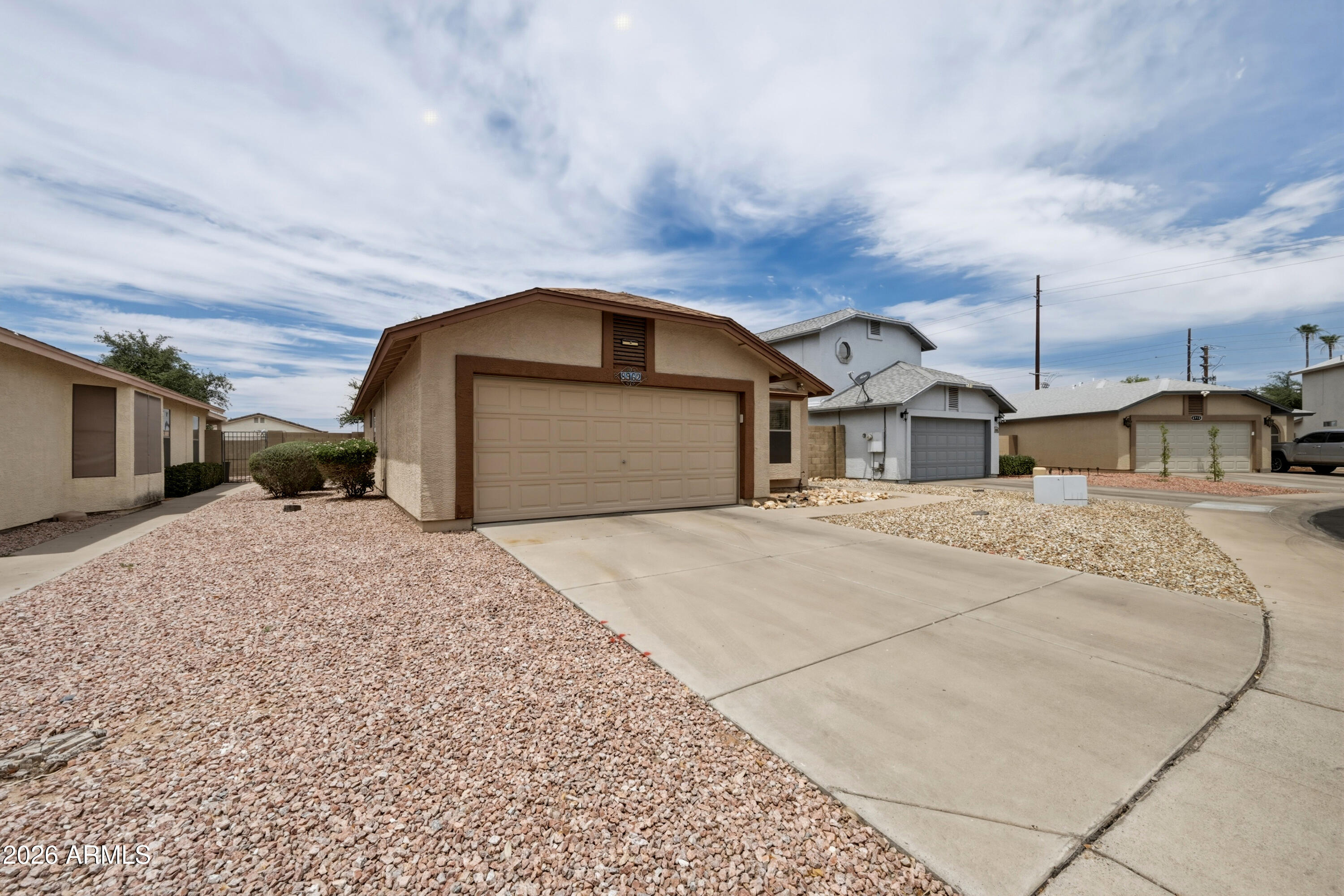 COUNTRY HOLLOW - Residential