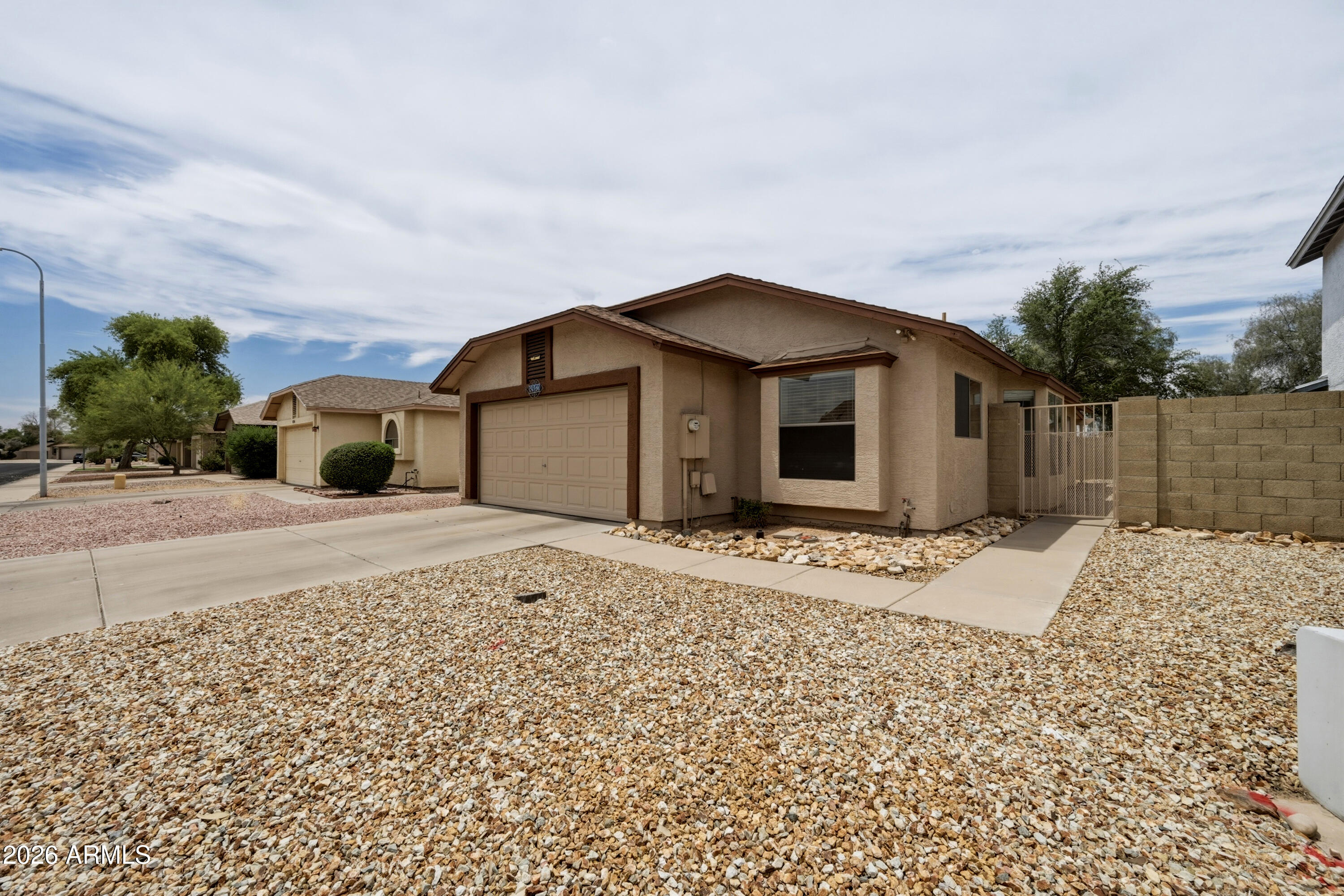 COUNTRY HOLLOW - Residential