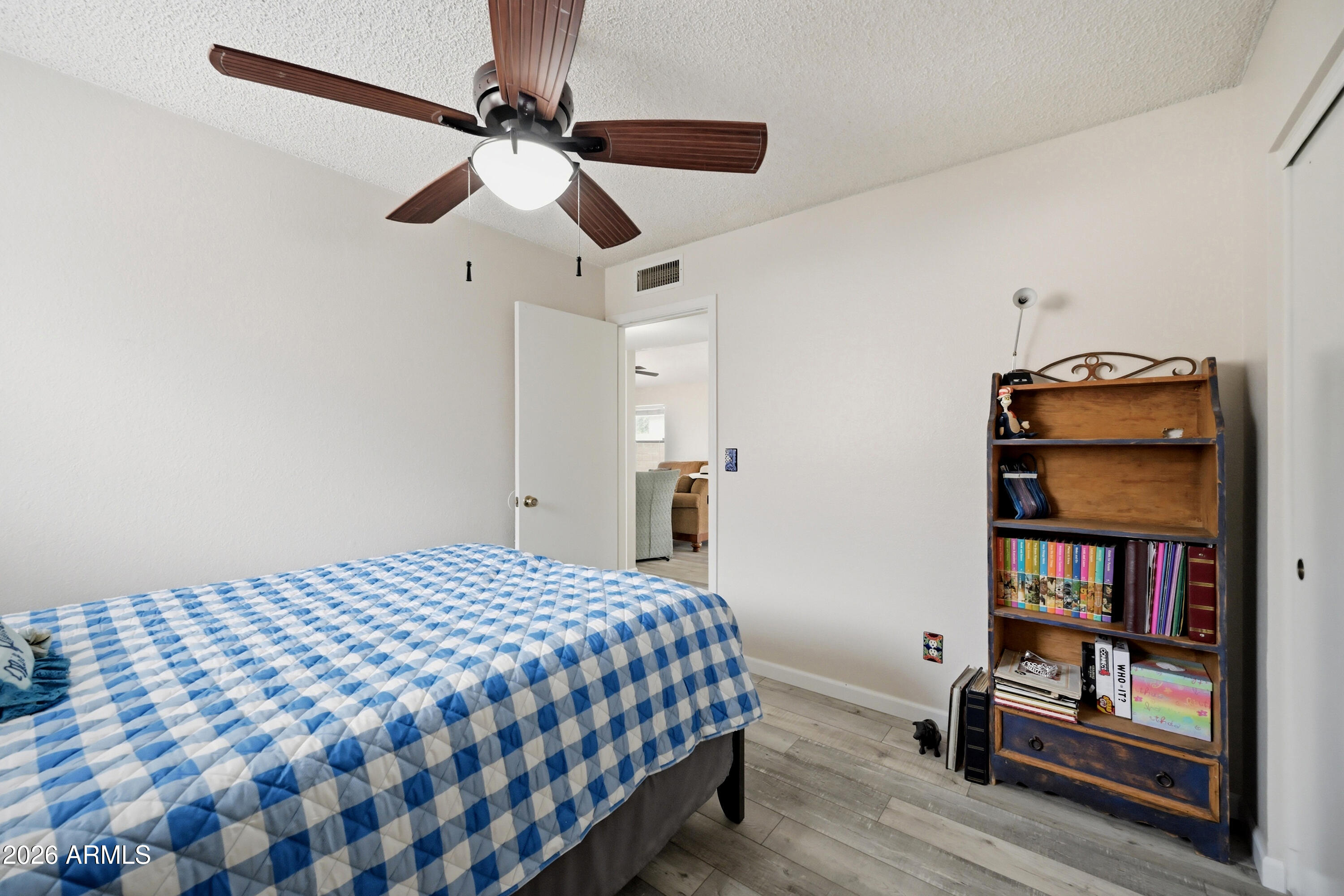 COUNTRY HOLLOW - Residential