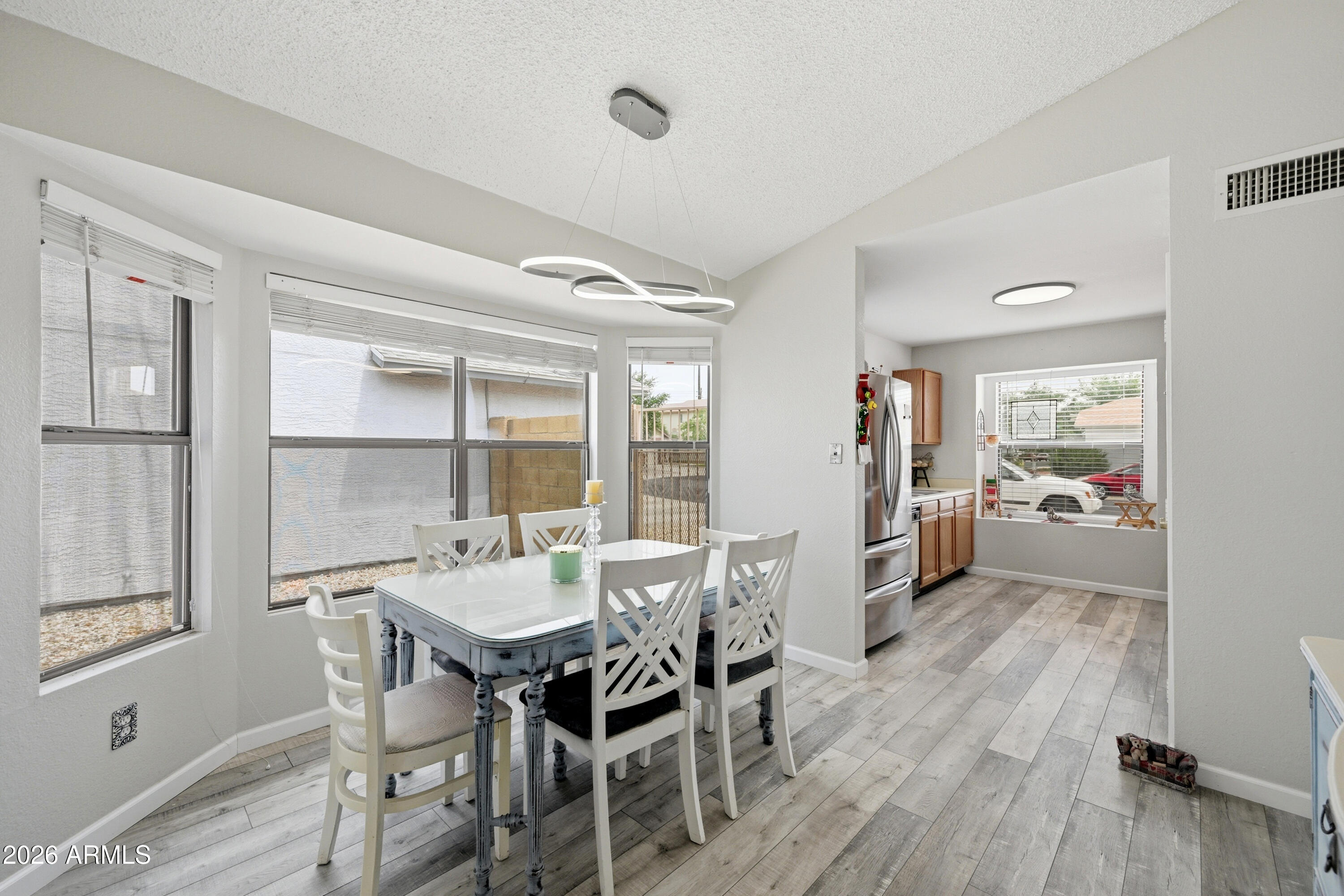 COUNTRY HOLLOW - Residential