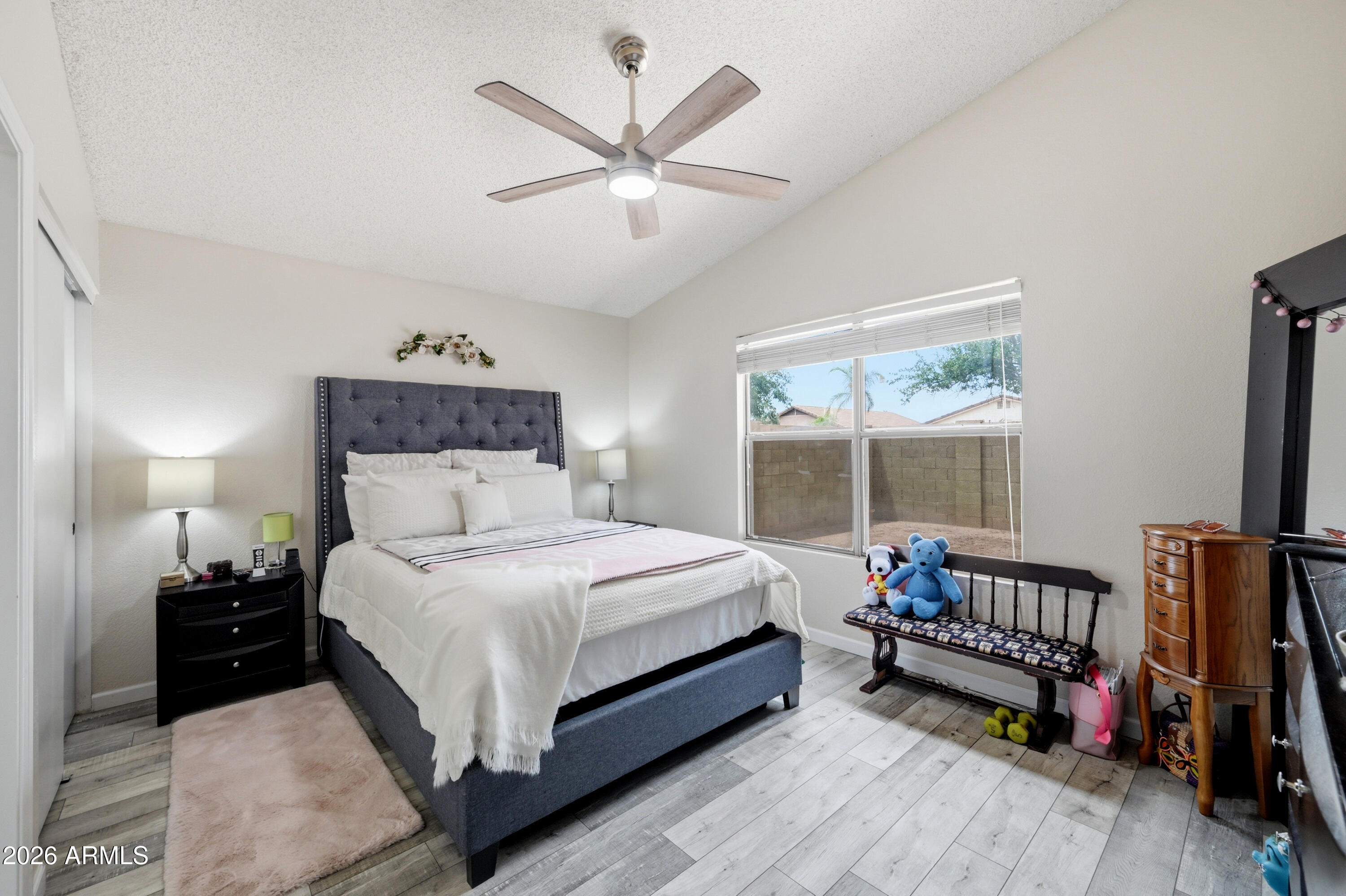 COUNTRY HOLLOW - Residential