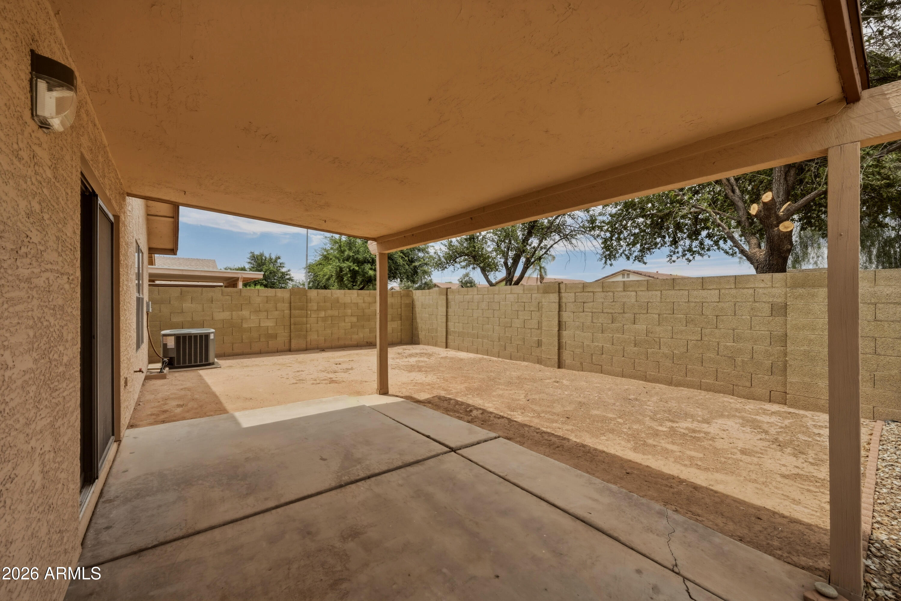 COUNTRY HOLLOW - Residential