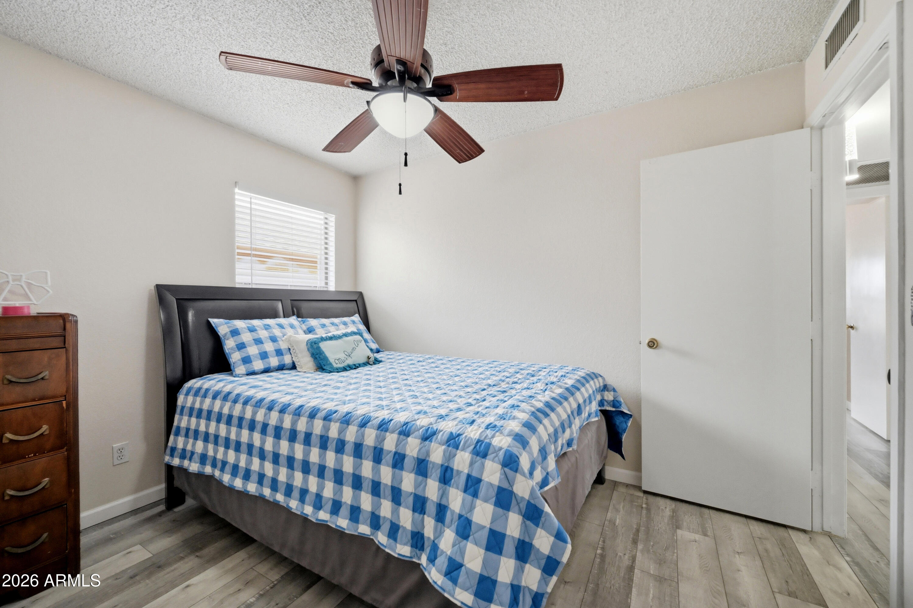COUNTRY HOLLOW - Residential