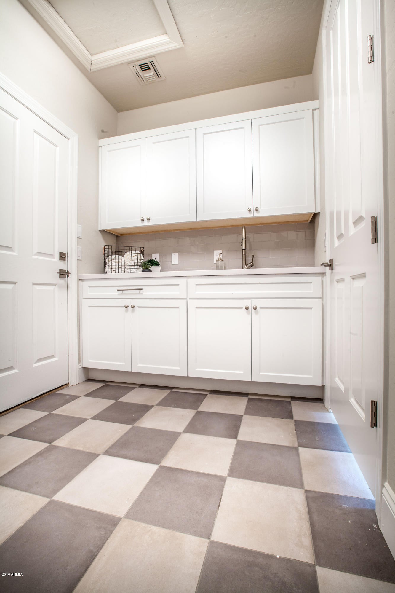 LINCOLN PLACE - Residential