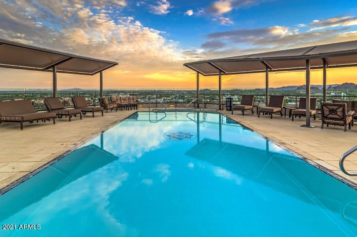 SCOTTSDALE WATERFRONT RESIDENCES - Residential