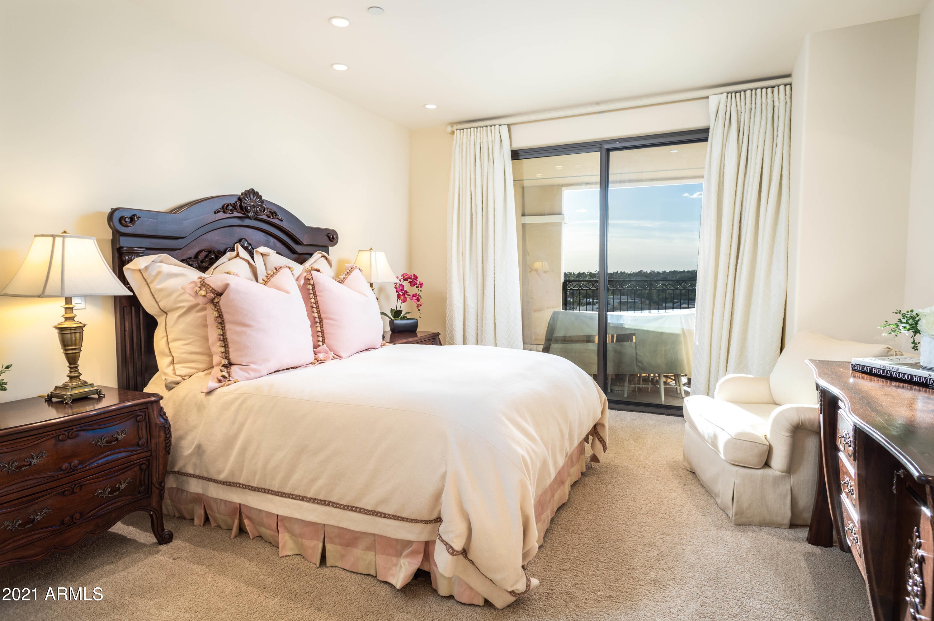SCOTTSDALE WATERFRONT RESIDENCES - Residential