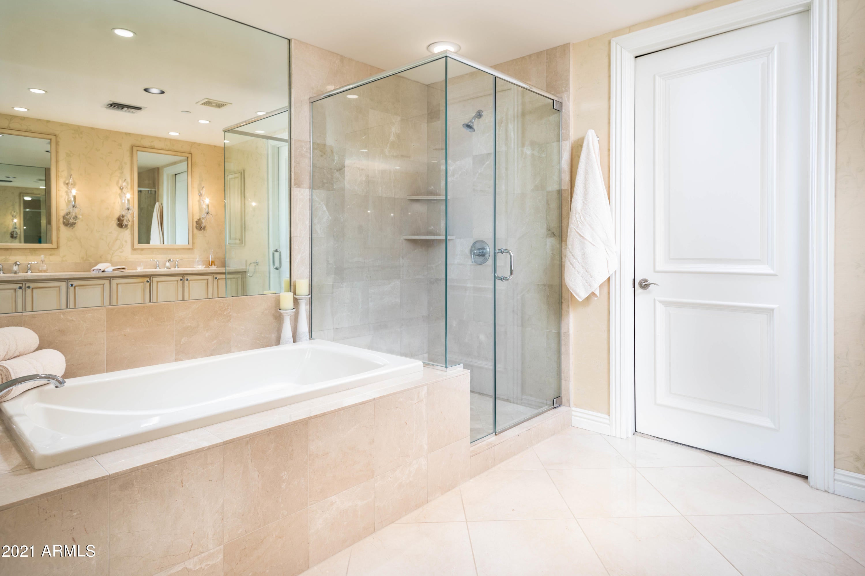SCOTTSDALE WATERFRONT RESIDENCES - Residential