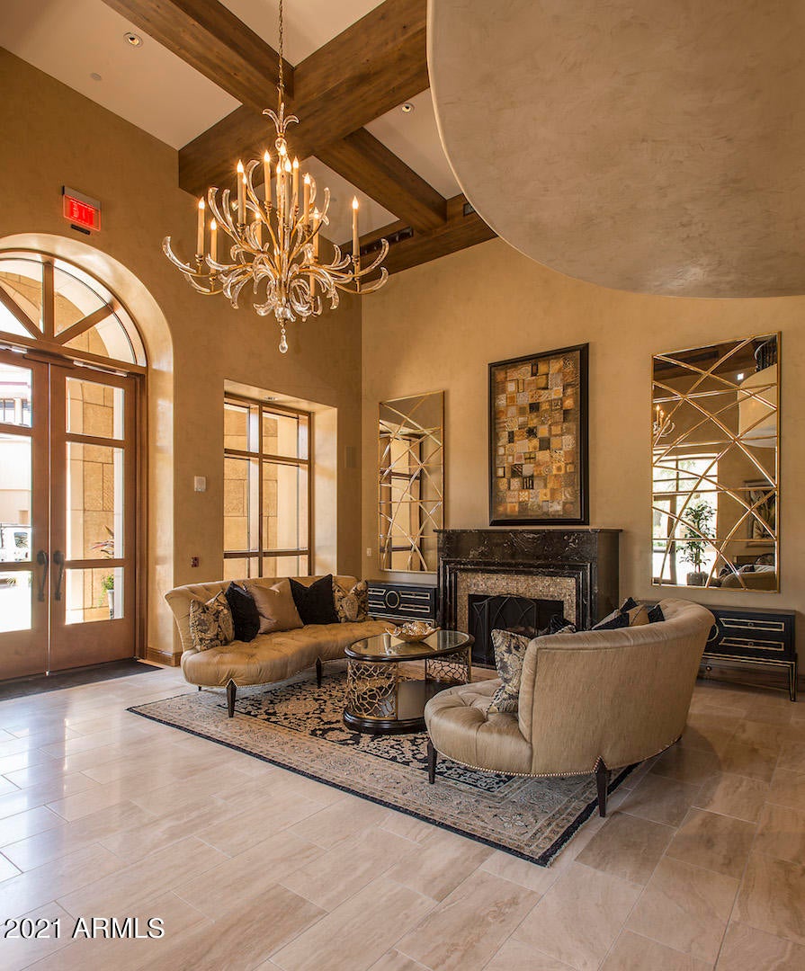 SCOTTSDALE WATERFRONT RESIDENCES - Residential