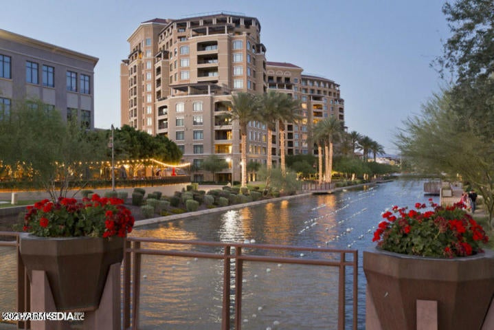SCOTTSDALE WATERFRONT RESIDENCES - Residential