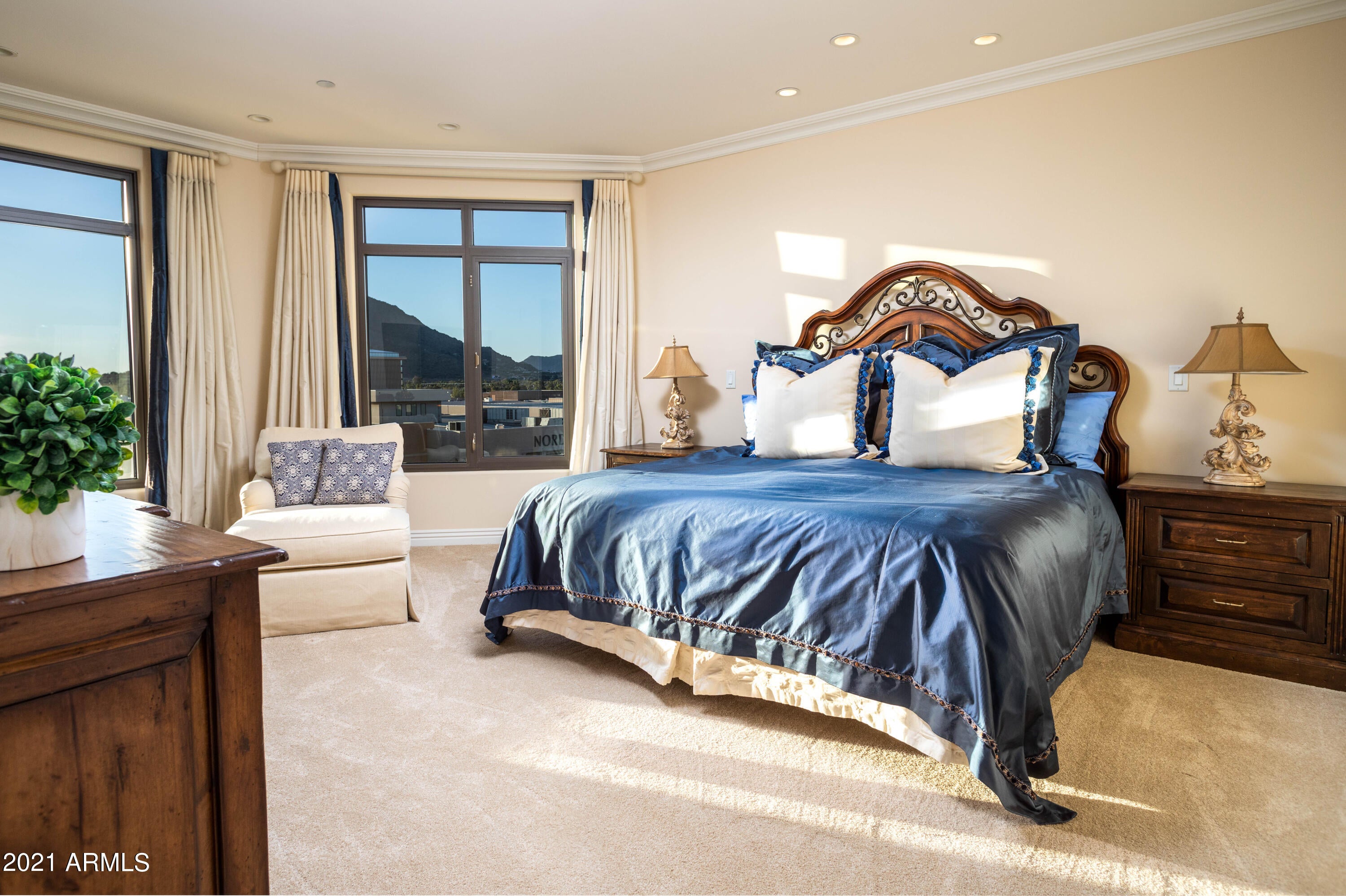 SCOTTSDALE WATERFRONT RESIDENCES - Residential