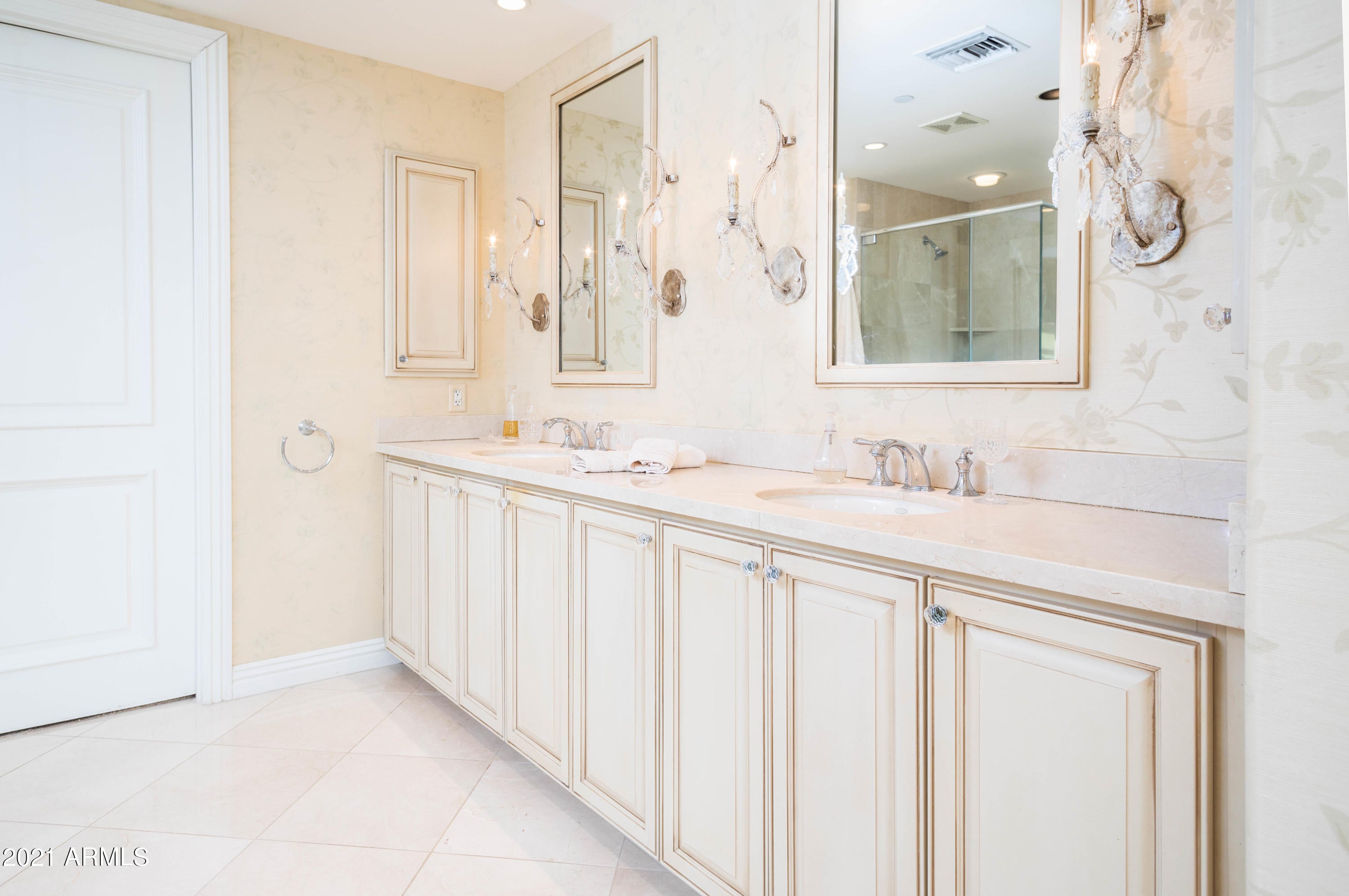 SCOTTSDALE WATERFRONT RESIDENCES - Residential