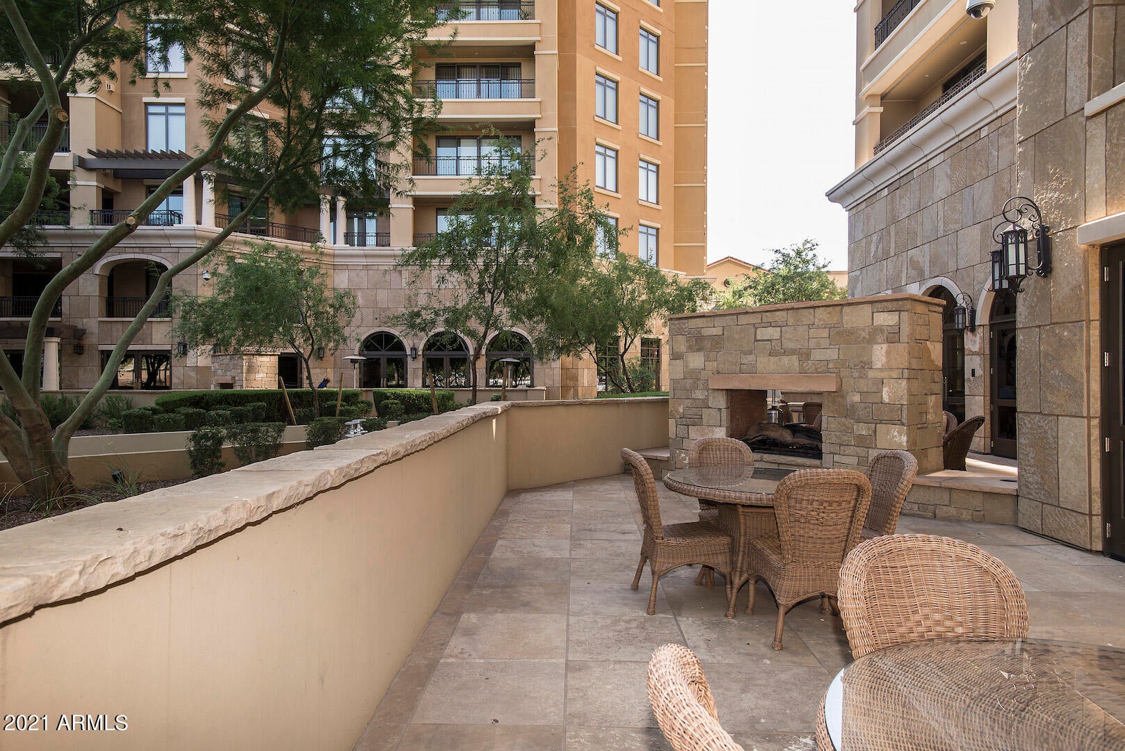 SCOTTSDALE WATERFRONT RESIDENCES - Residential