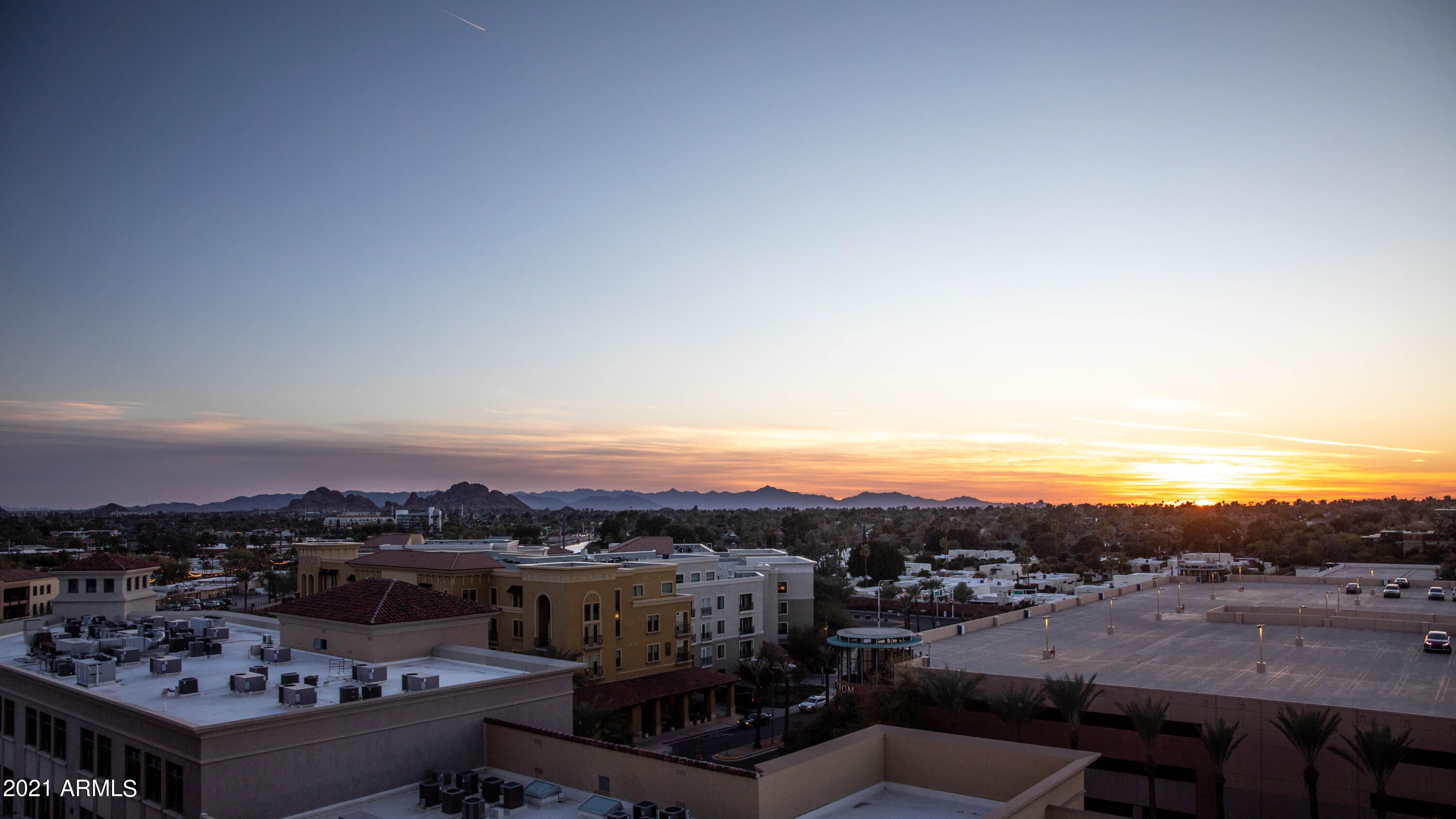 SCOTTSDALE WATERFRONT RESIDENCES - Residential