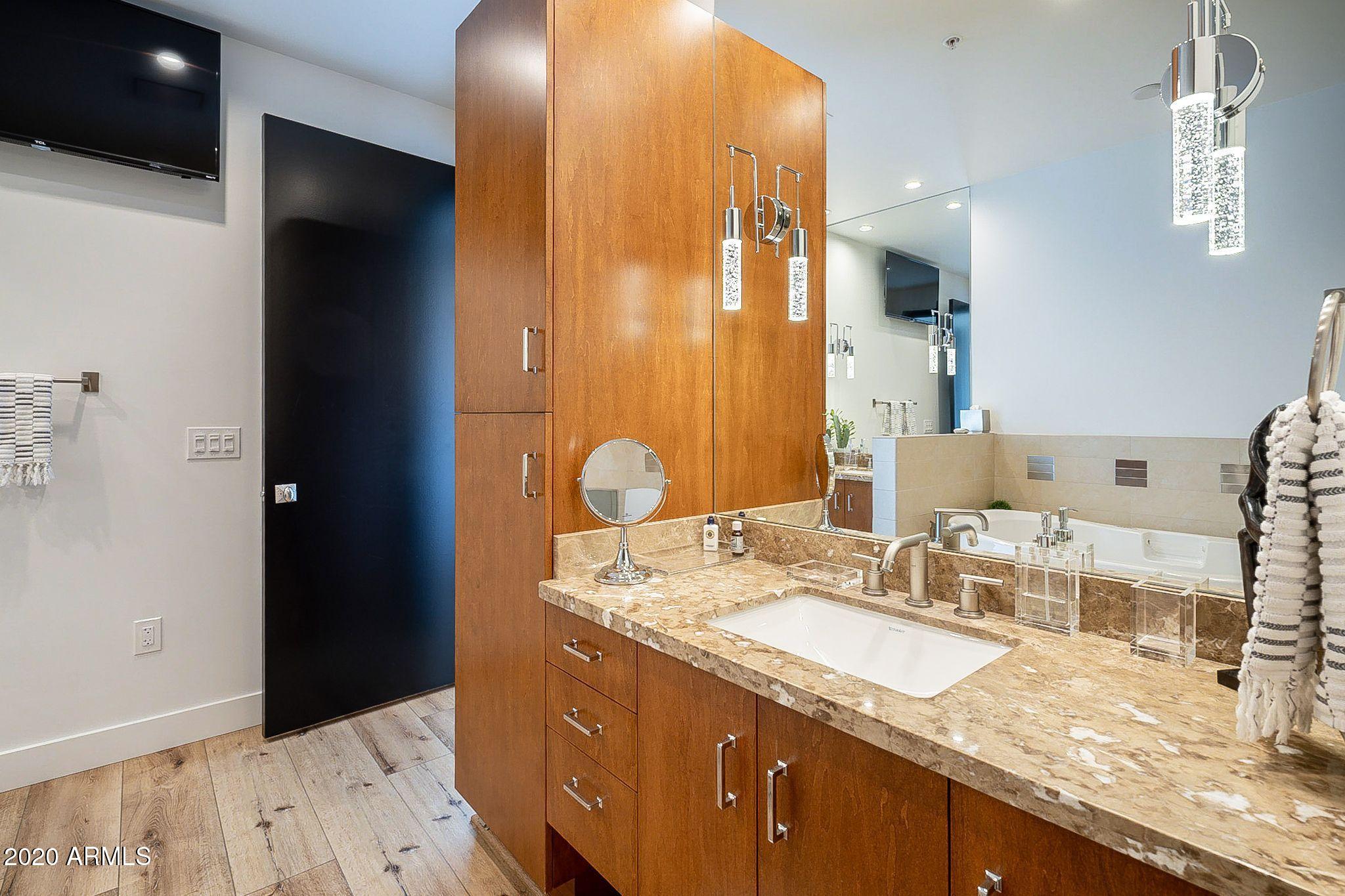 PLAZA LOFTS - Residential