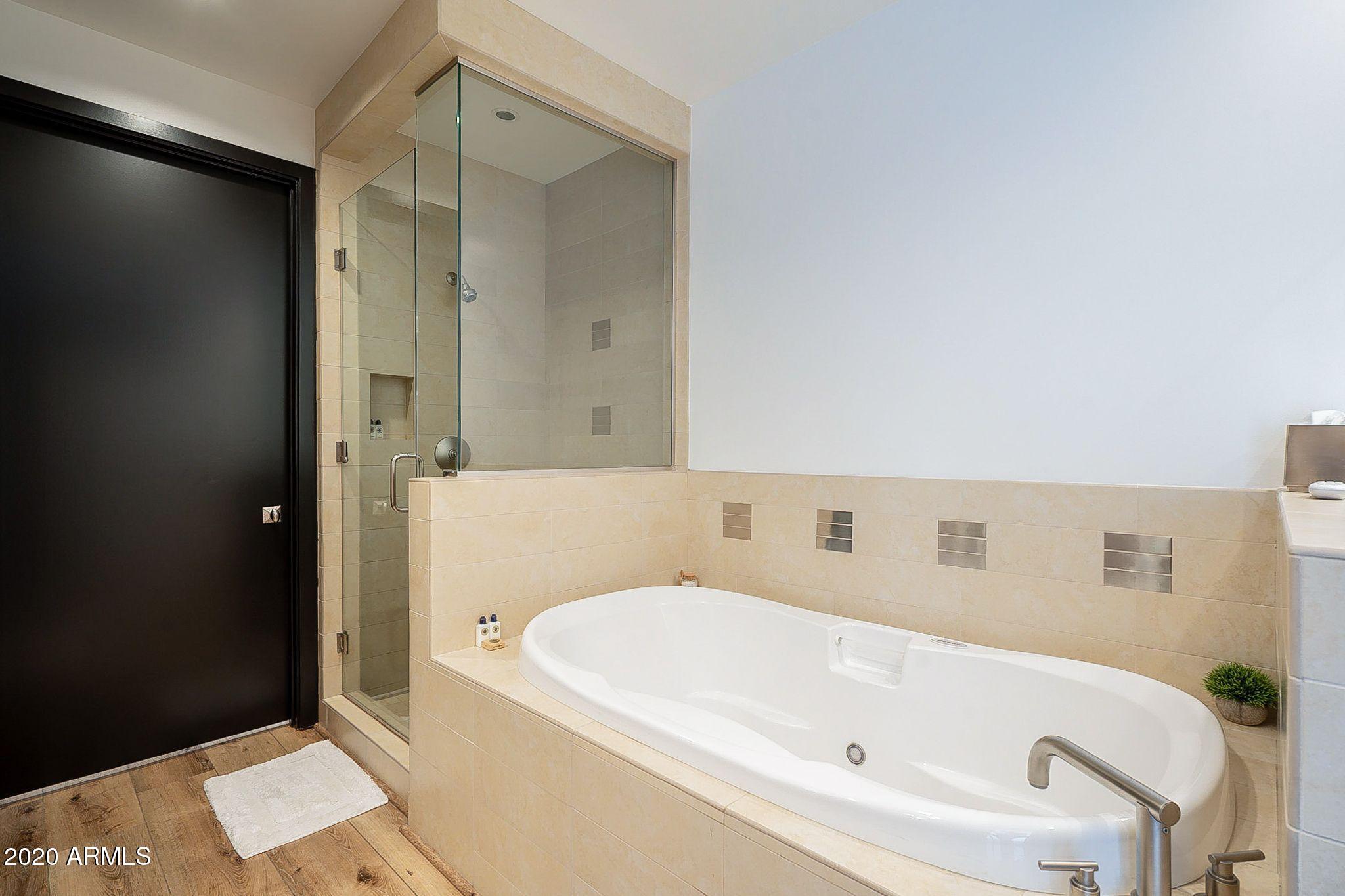 PLAZA LOFTS - Residential