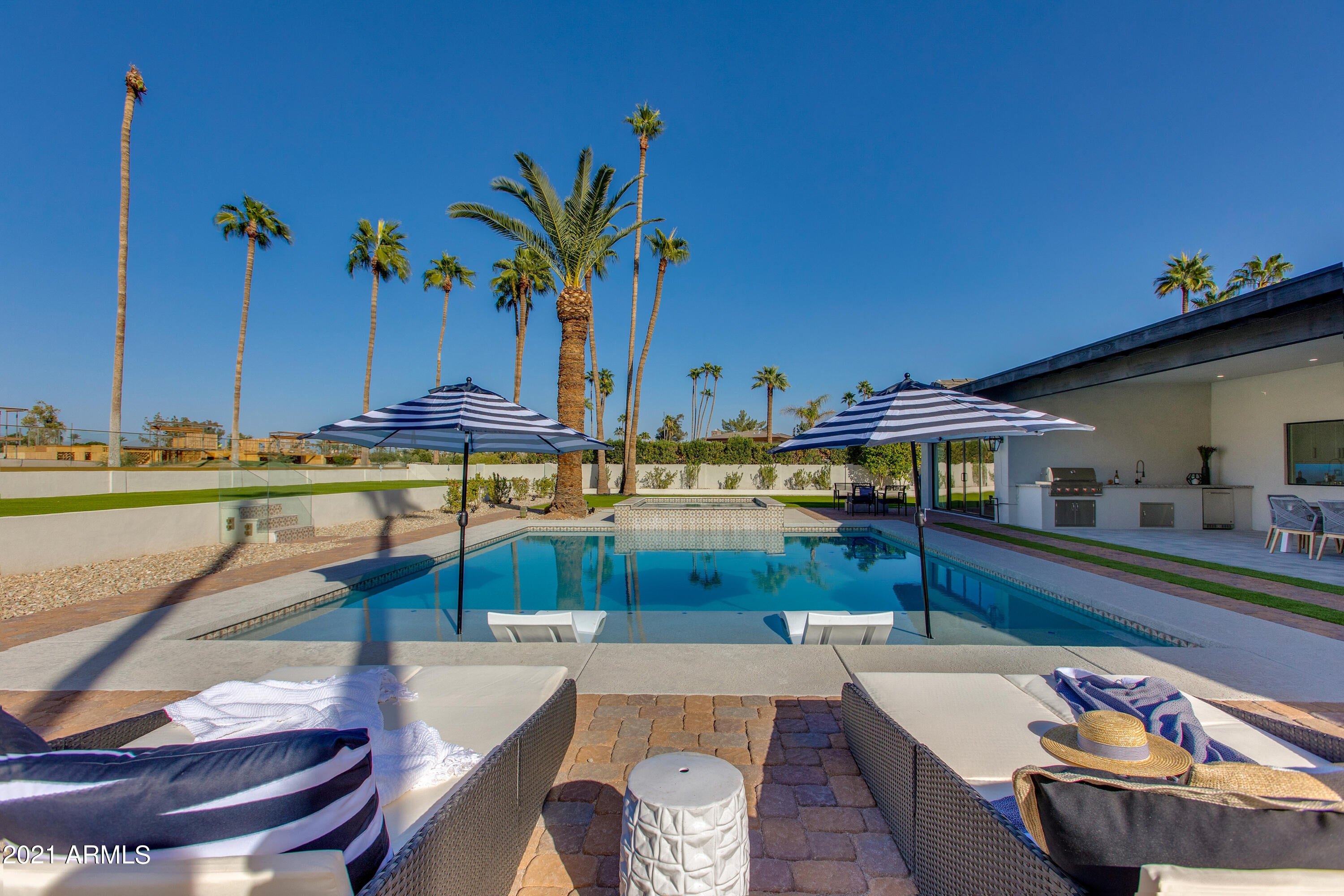 CAMELBACK EAST - Residential