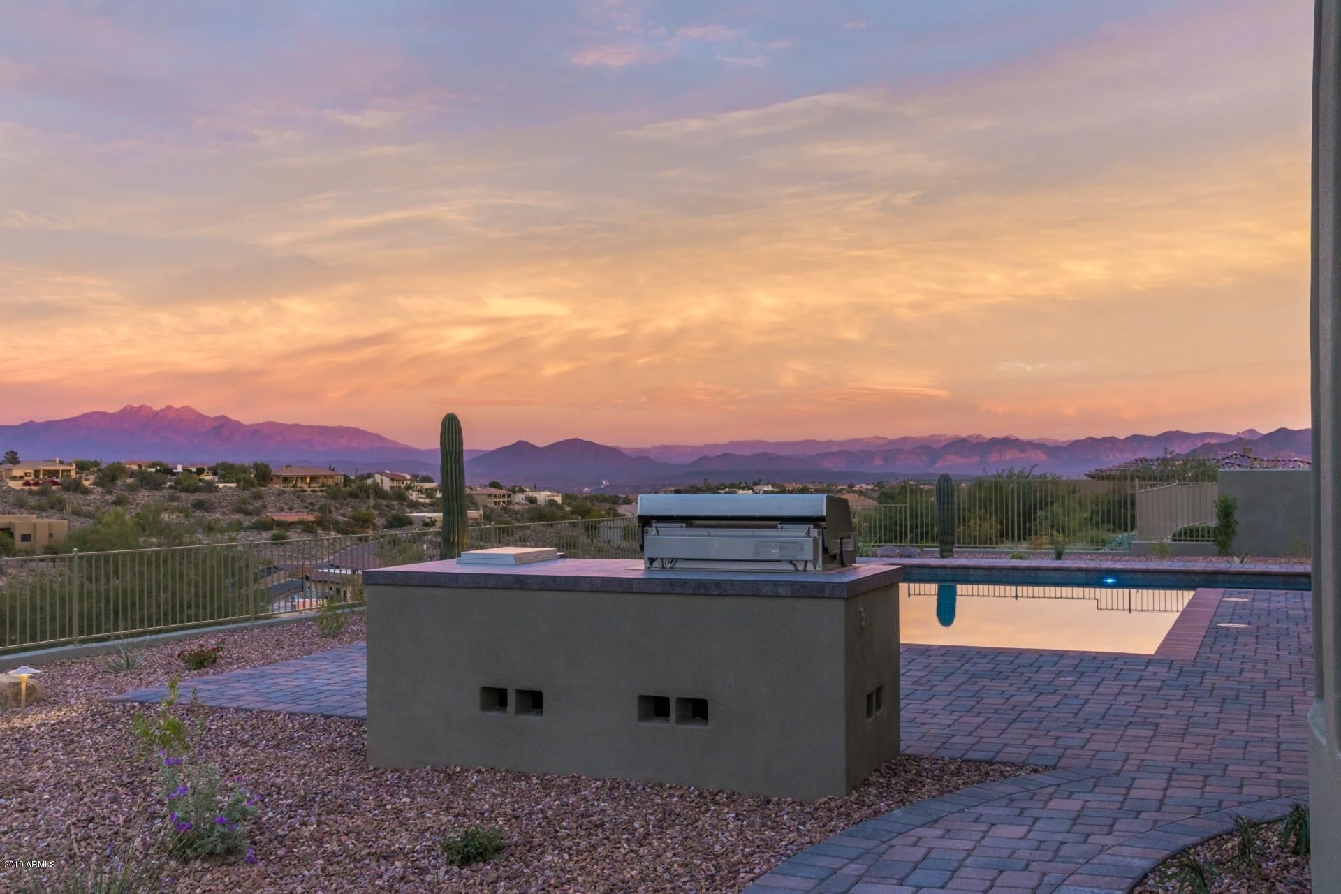 PALATIAL ESTATES LOT 18A-2 REPLAT - Residential