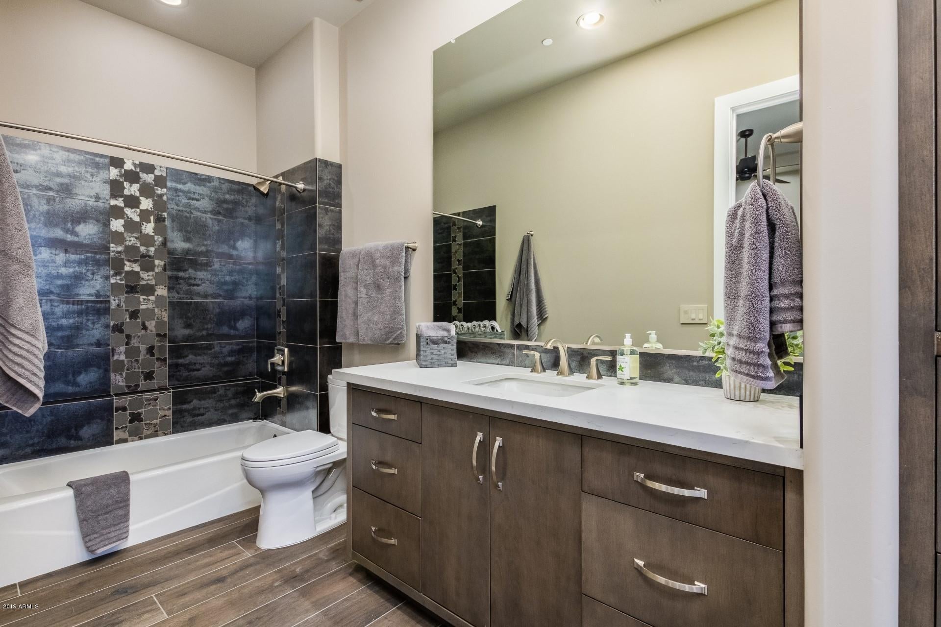 PALATIAL ESTATES LOT 18A-2 REPLAT - Residential