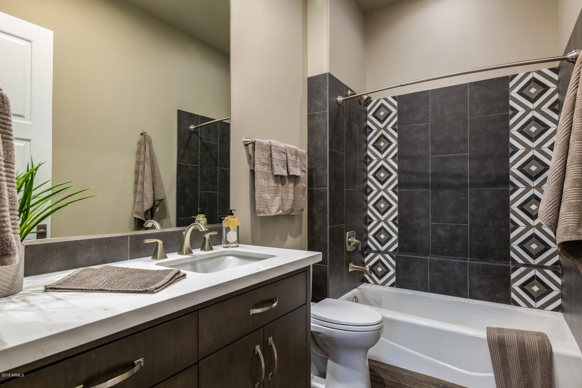 PALATIAL ESTATES LOT 18A-2 REPLAT - Residential