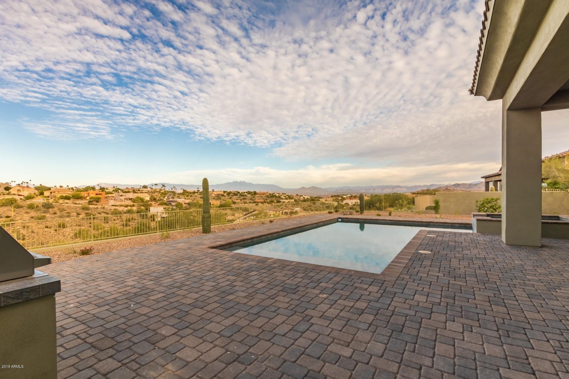PALATIAL ESTATES LOT 18A-2 REPLAT - Residential