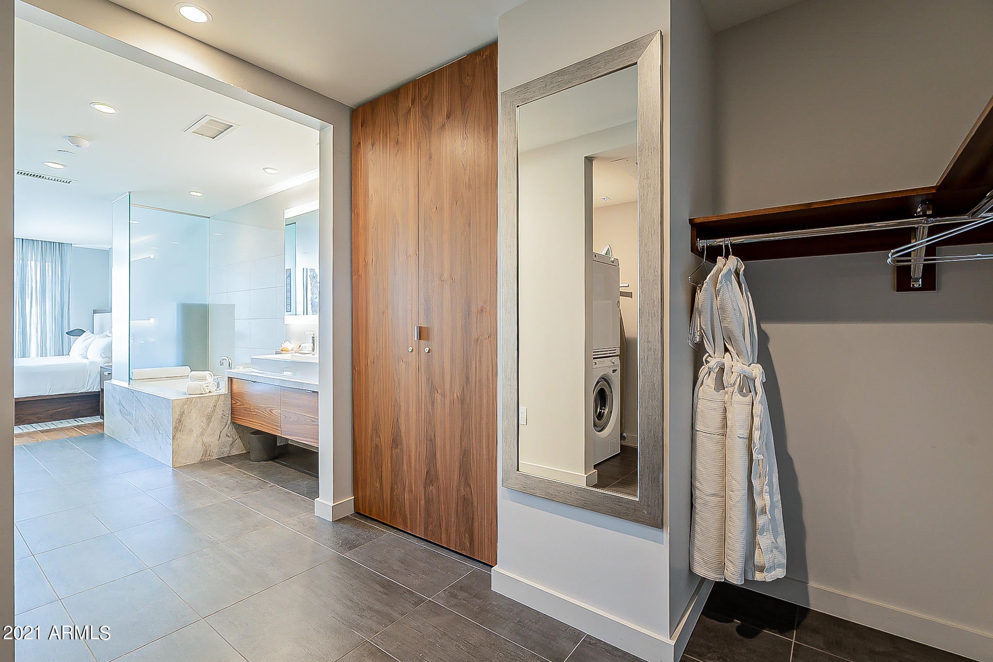 MOUNTAIN SHADOWS RESORT HOTEL CONDOMINIUM - Residential