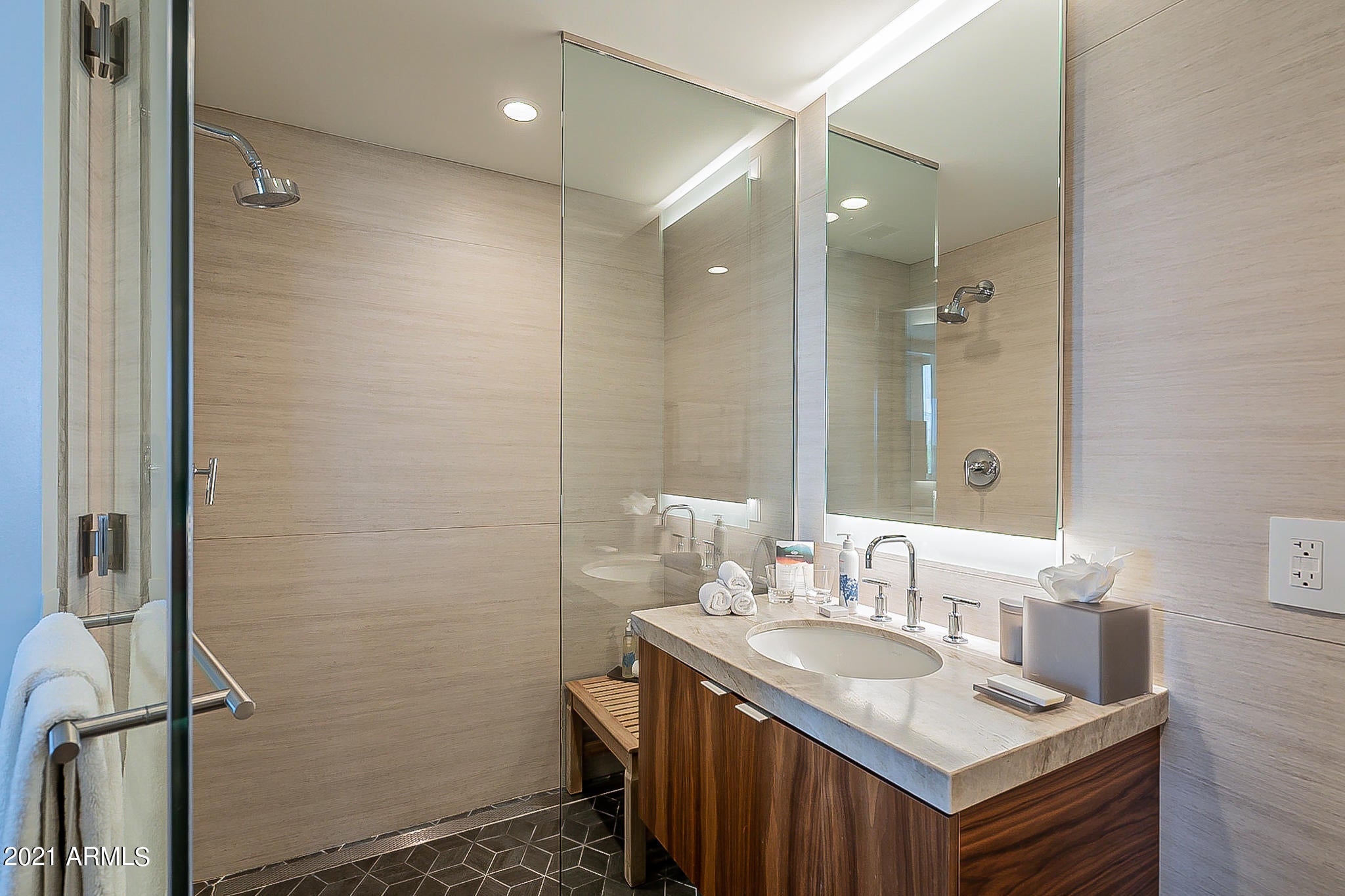 MOUNTAIN SHADOWS RESORT HOTEL CONDOMINIUM - Residential