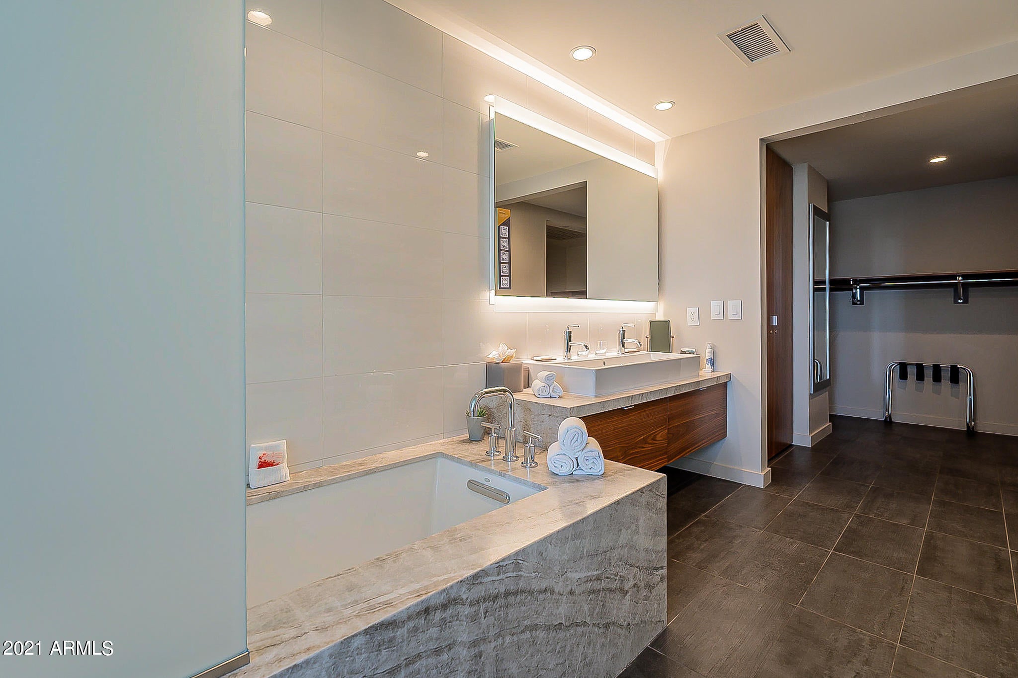 MOUNTAIN SHADOWS RESORT HOTEL CONDOMINIUM - Residential