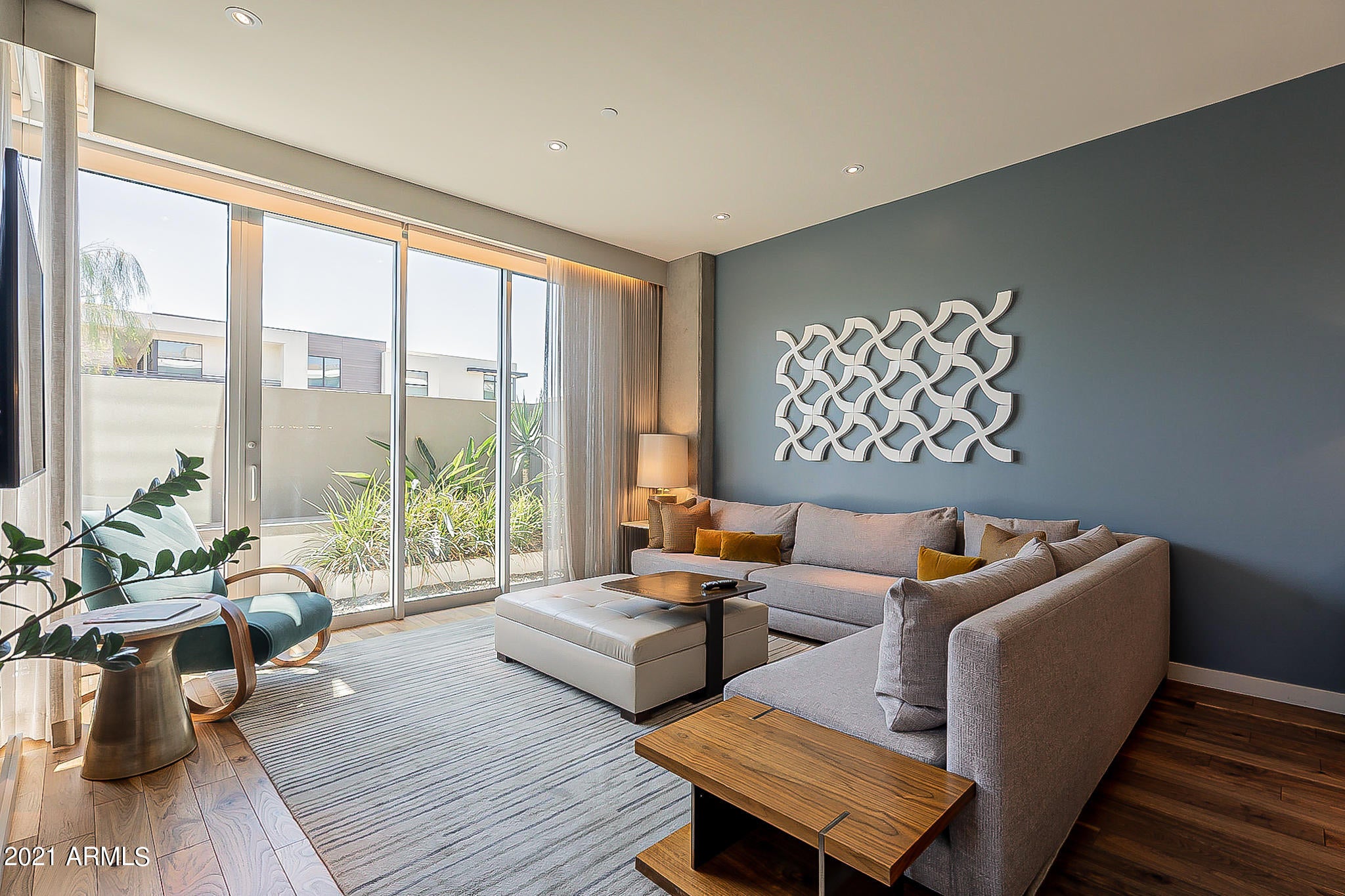 MOUNTAIN SHADOWS RESORT HOTEL CONDOMINIUM - Residential