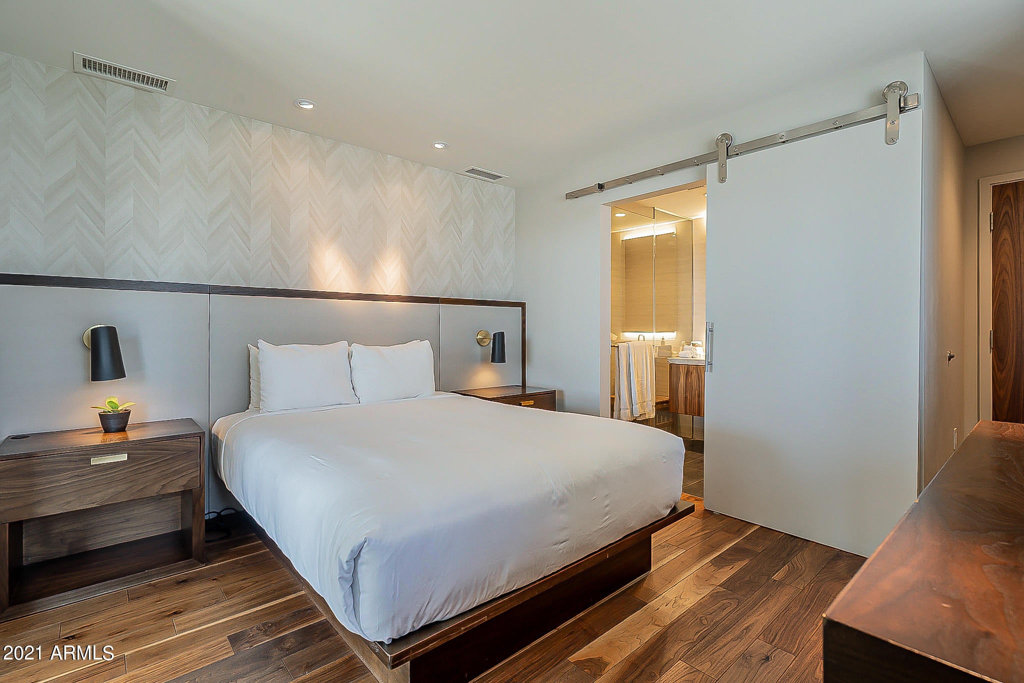 MOUNTAIN SHADOWS RESORT HOTEL CONDOMINIUM - Residential