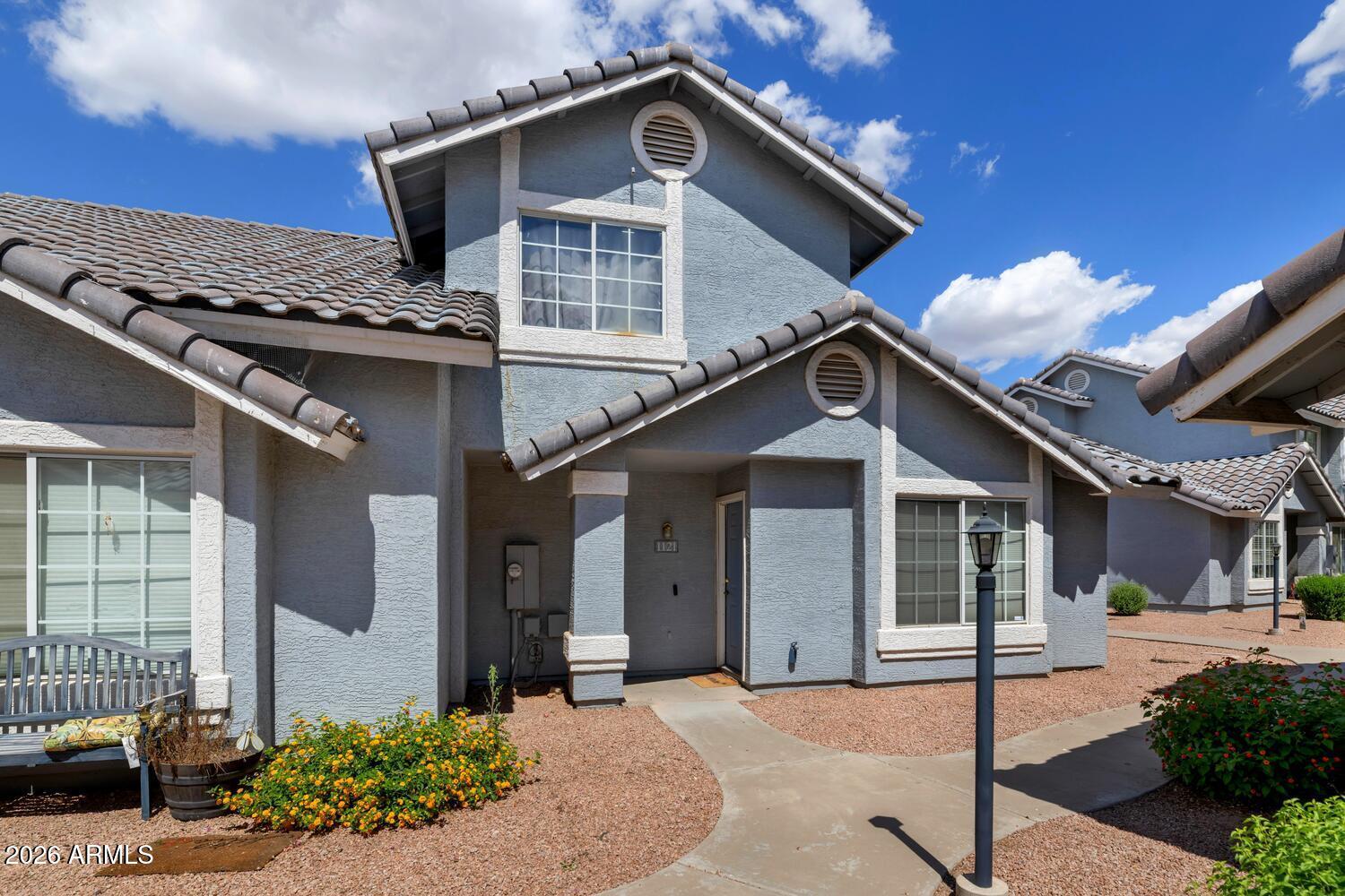 Two-level townhome featuring three bedrooms and two-and-one-half bathrooms. The main level offers a living room, breakfast nook, and kitchen. Upstairs, you'll find all three spacious bedrooms. The private backyard includes pavers for easy maintenance. The community offers two pools and walking paths throughout the complex. Located in Chandler, close to schools, restaurants, and with easy access to the 202 Freeway and Highway 60.