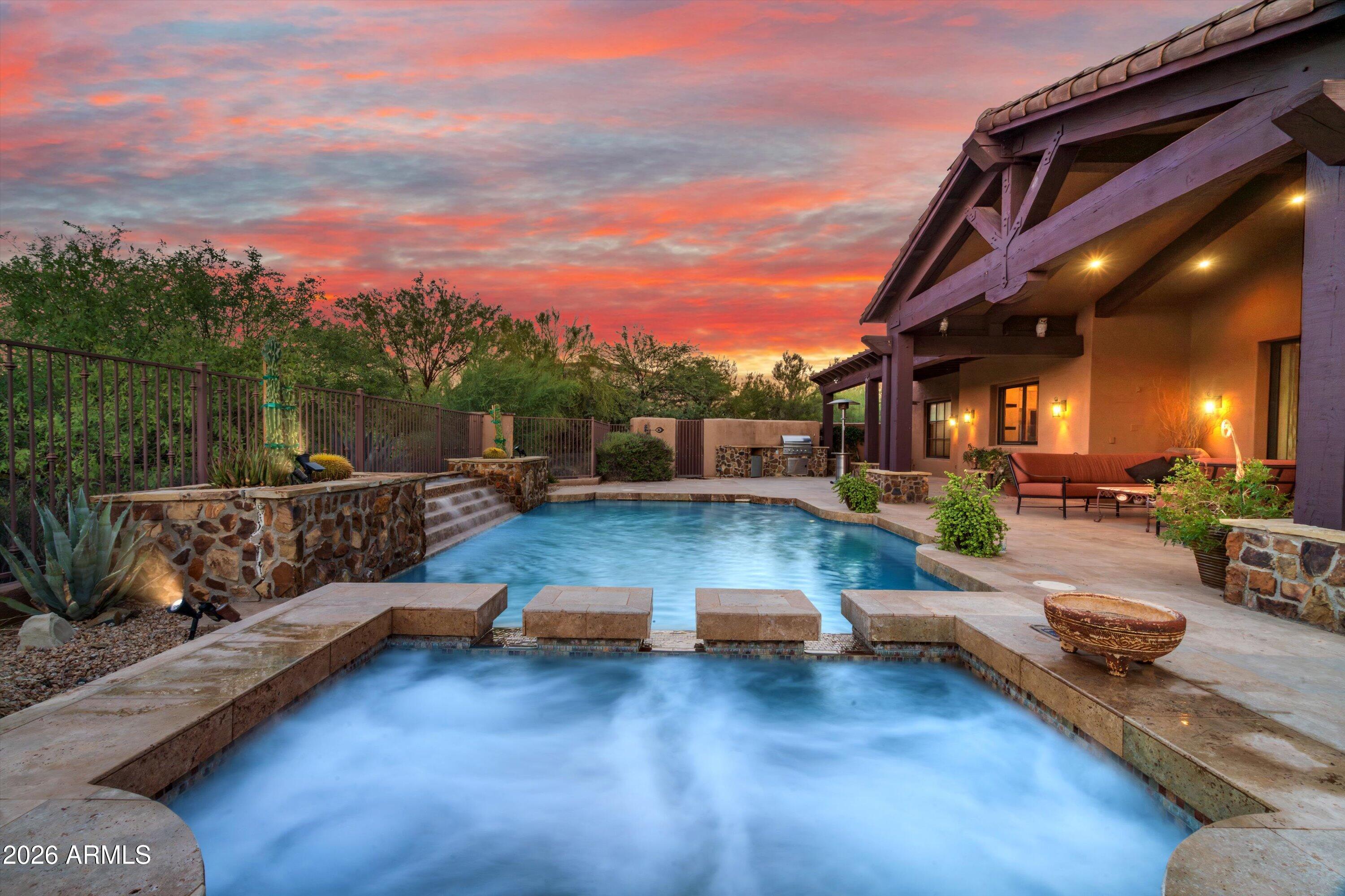 WHISPER ROCK - Residential