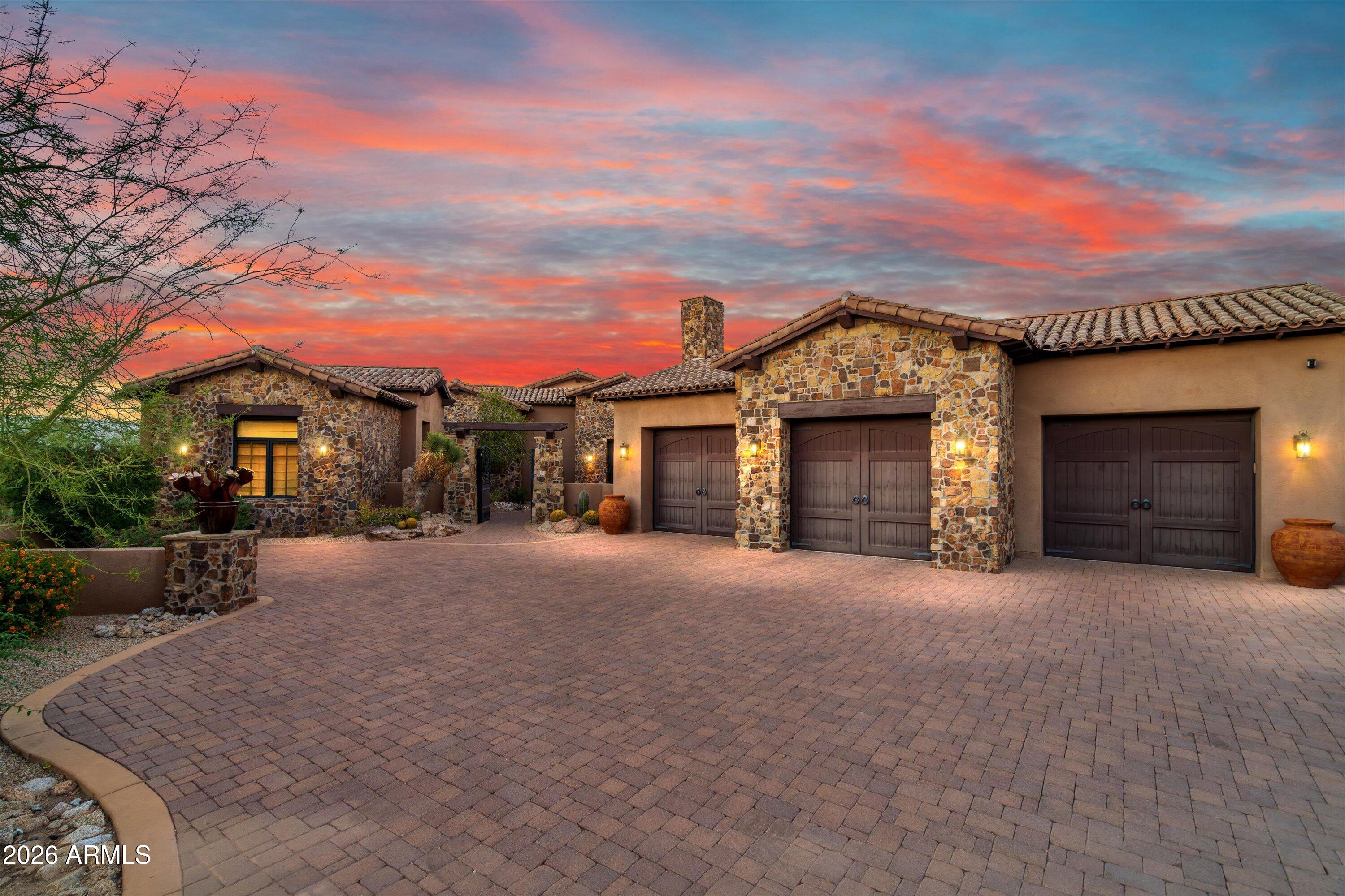 WHISPER ROCK - Residential