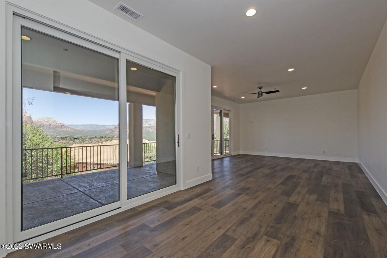 Les Springs - Residential