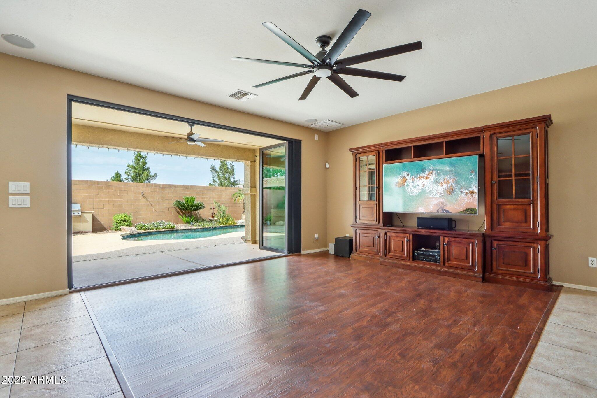 EAGLE GLEN 2 - Residential