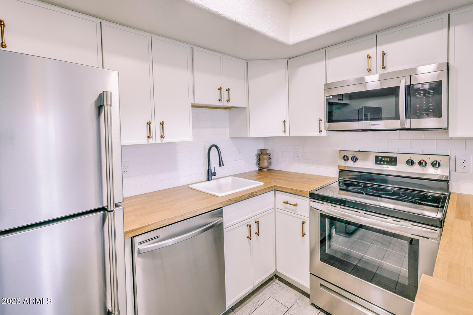 DOBSON GLEN AMD 3 4 UNIT 69-148 - Residential