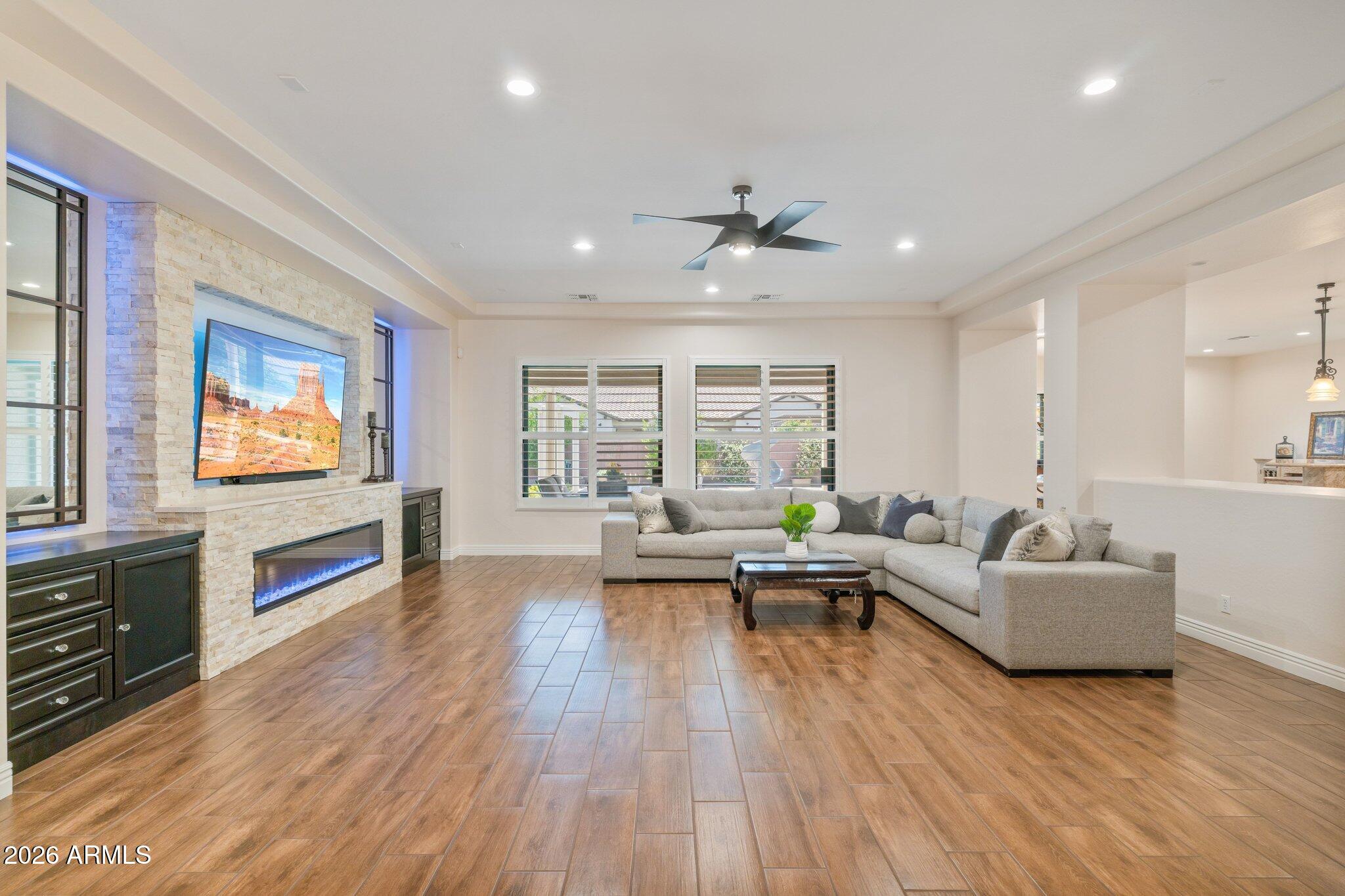 STRATLAND ESTATES - Residential