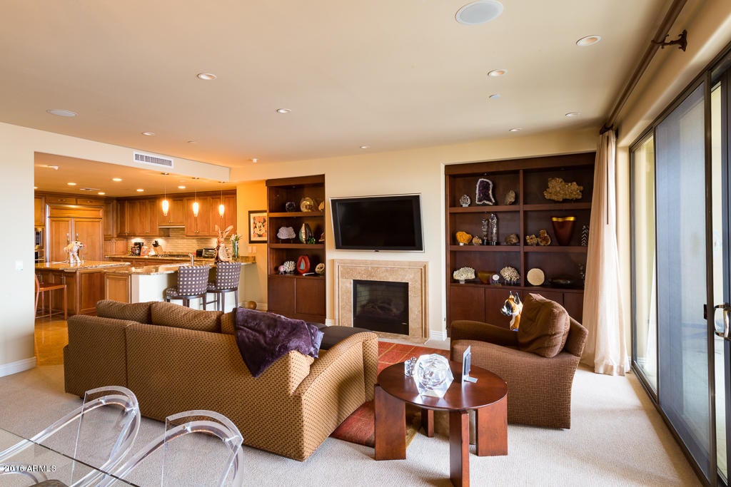 SCOTTSDALE WATERFRONT RESIDENCES CONDOMINIUM - Residential
