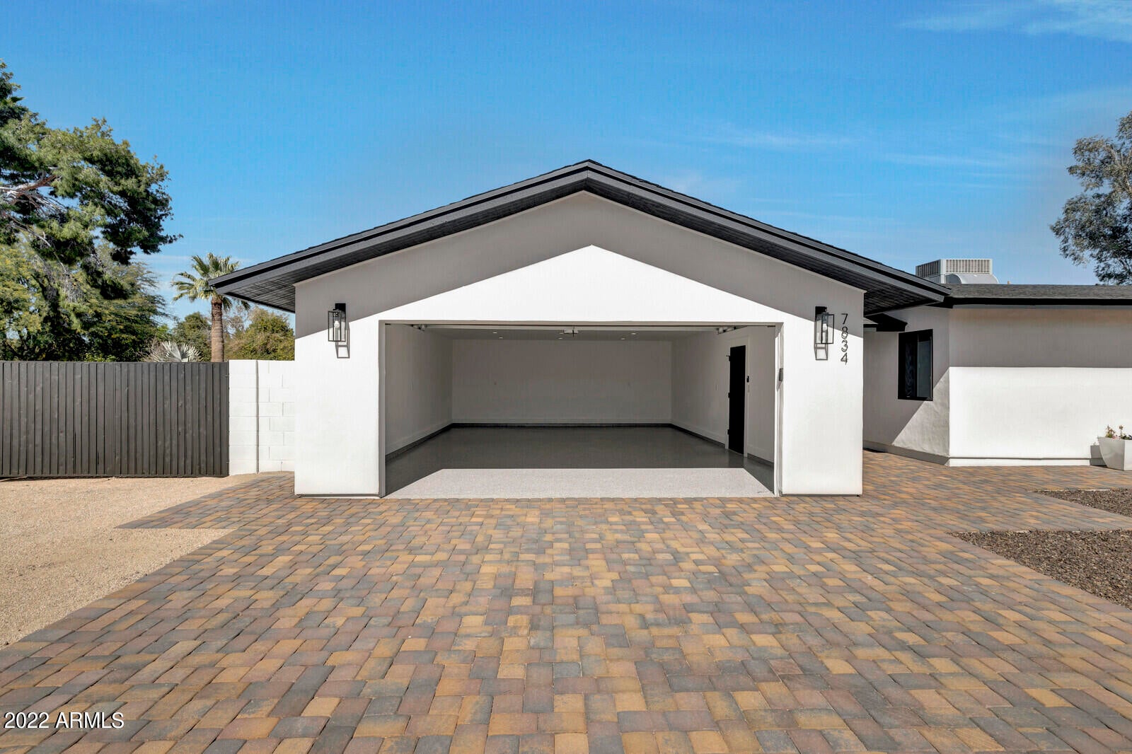 PARADISE VALLEY RANCHOS - Residential