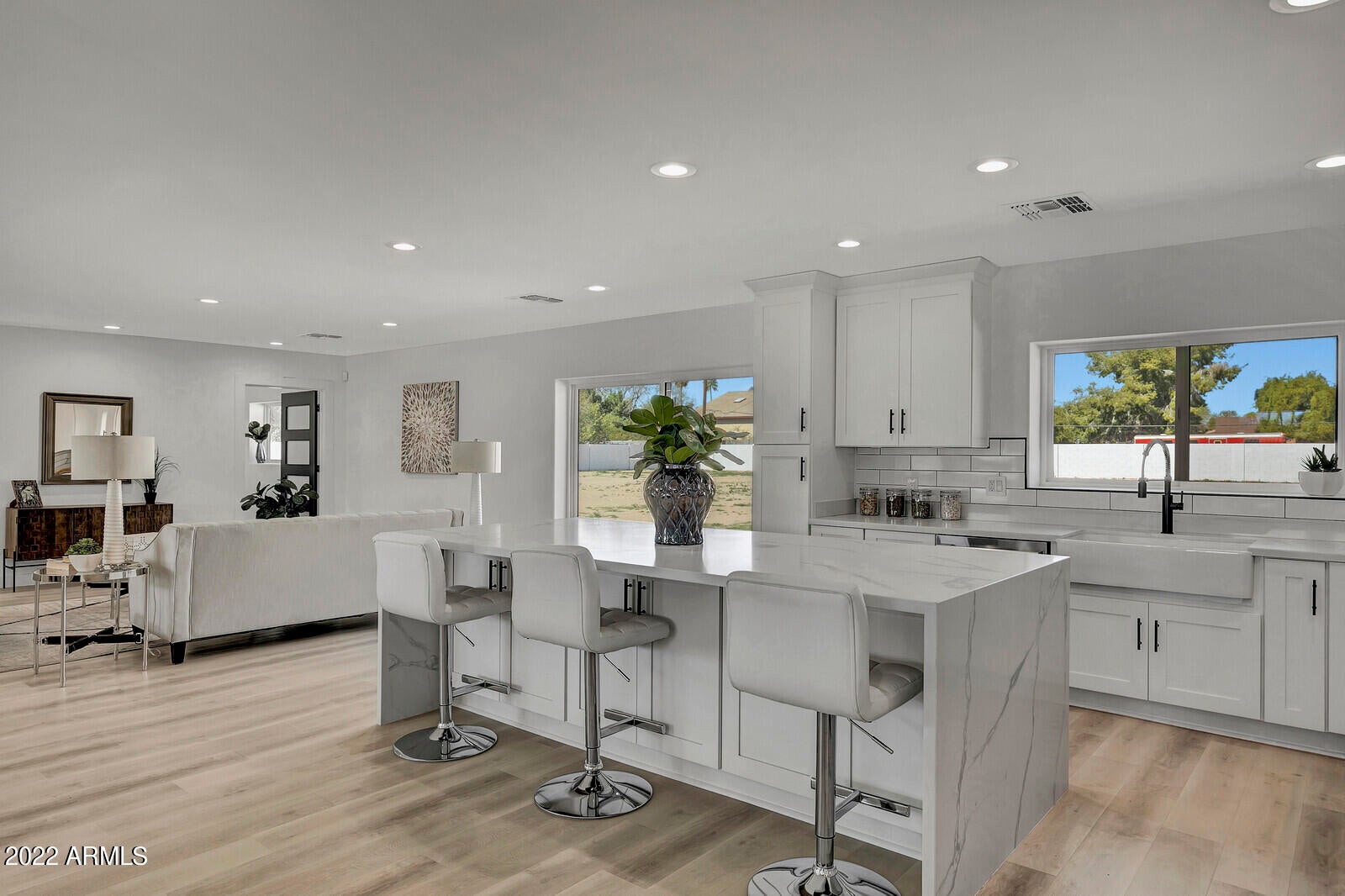 PARADISE VALLEY RANCHOS - Residential