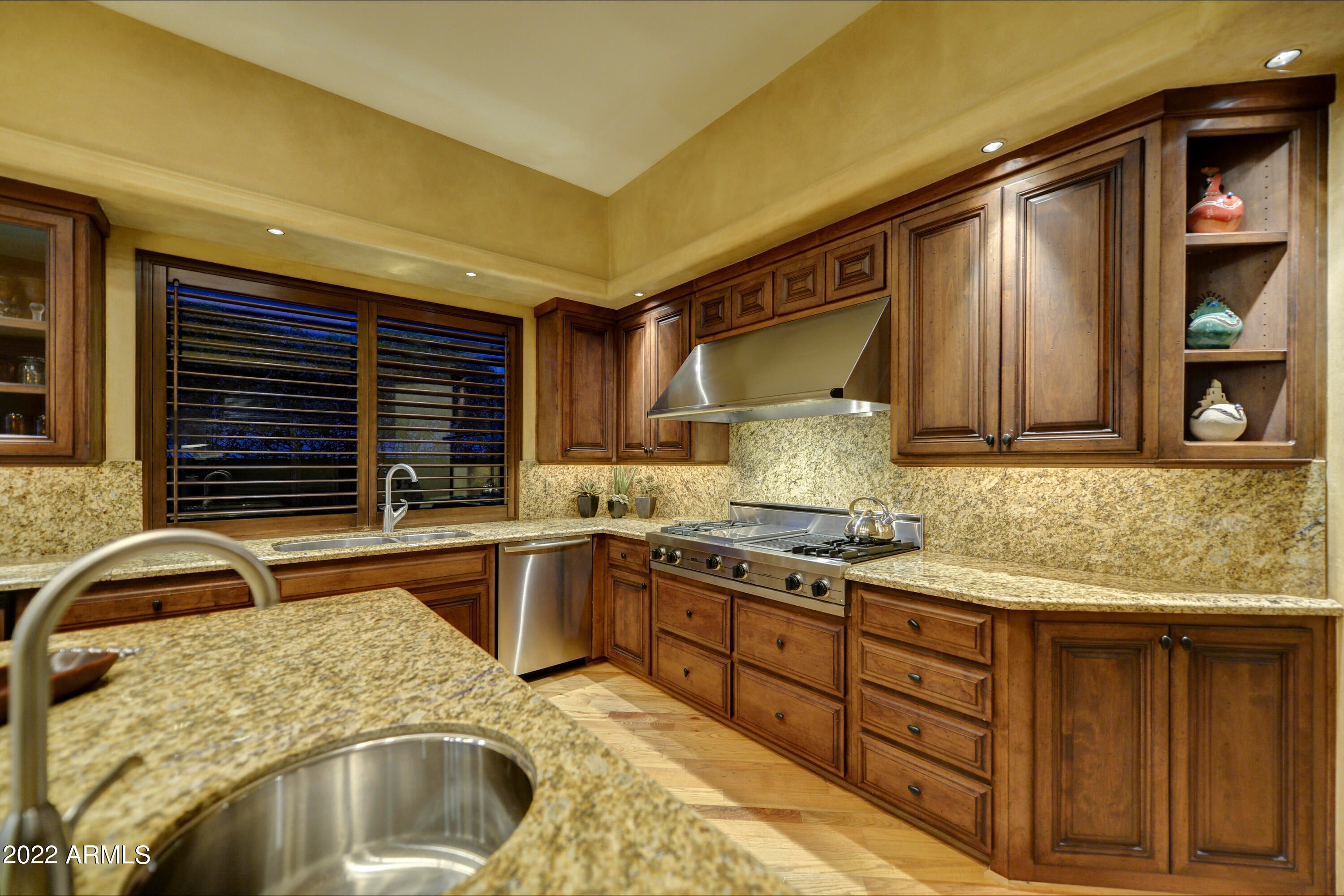 WHISPERING RIDGE - Residential